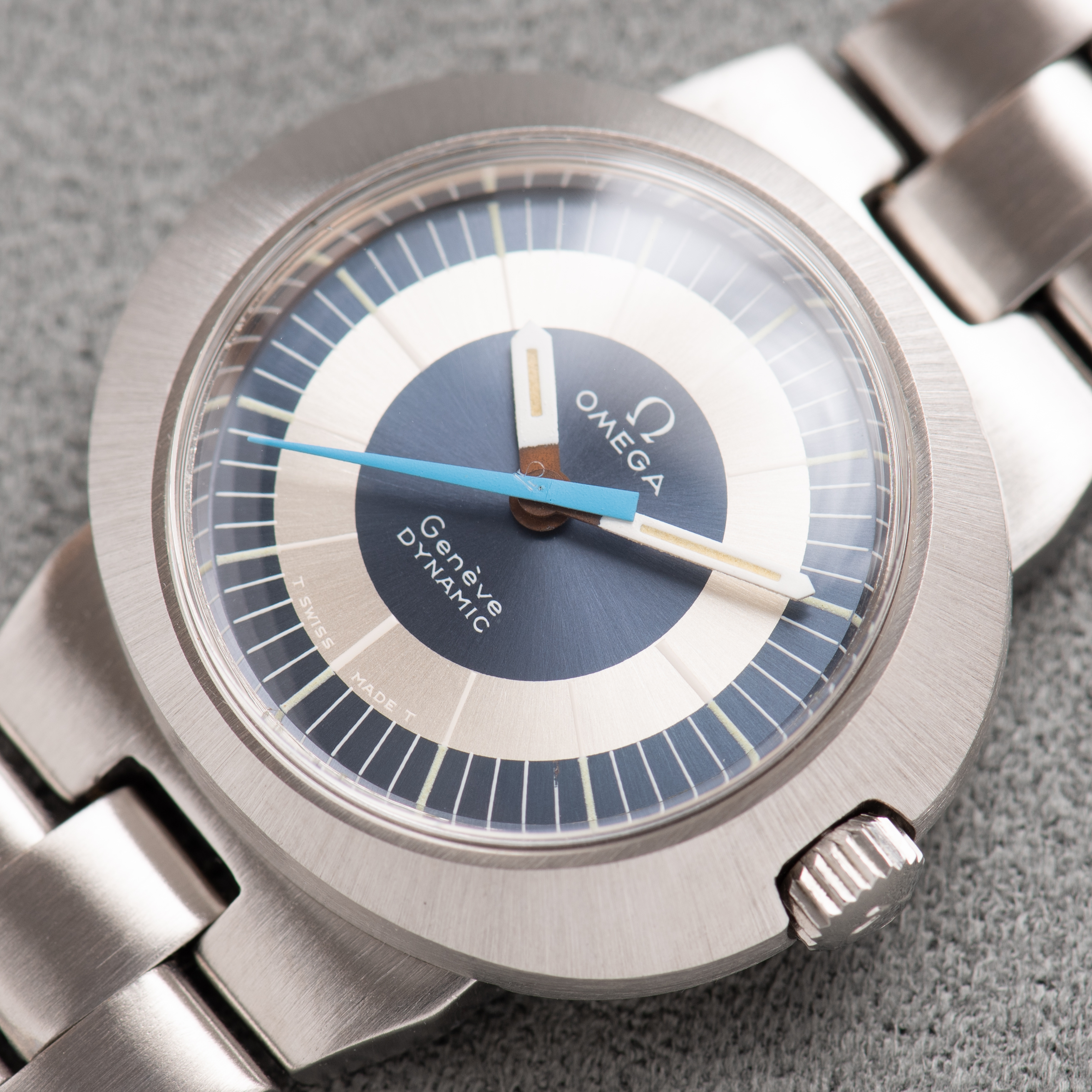 Vue de Omega Genève Dynamic Woman Mécanique Date Blue dial Réf 566.015 from 1971