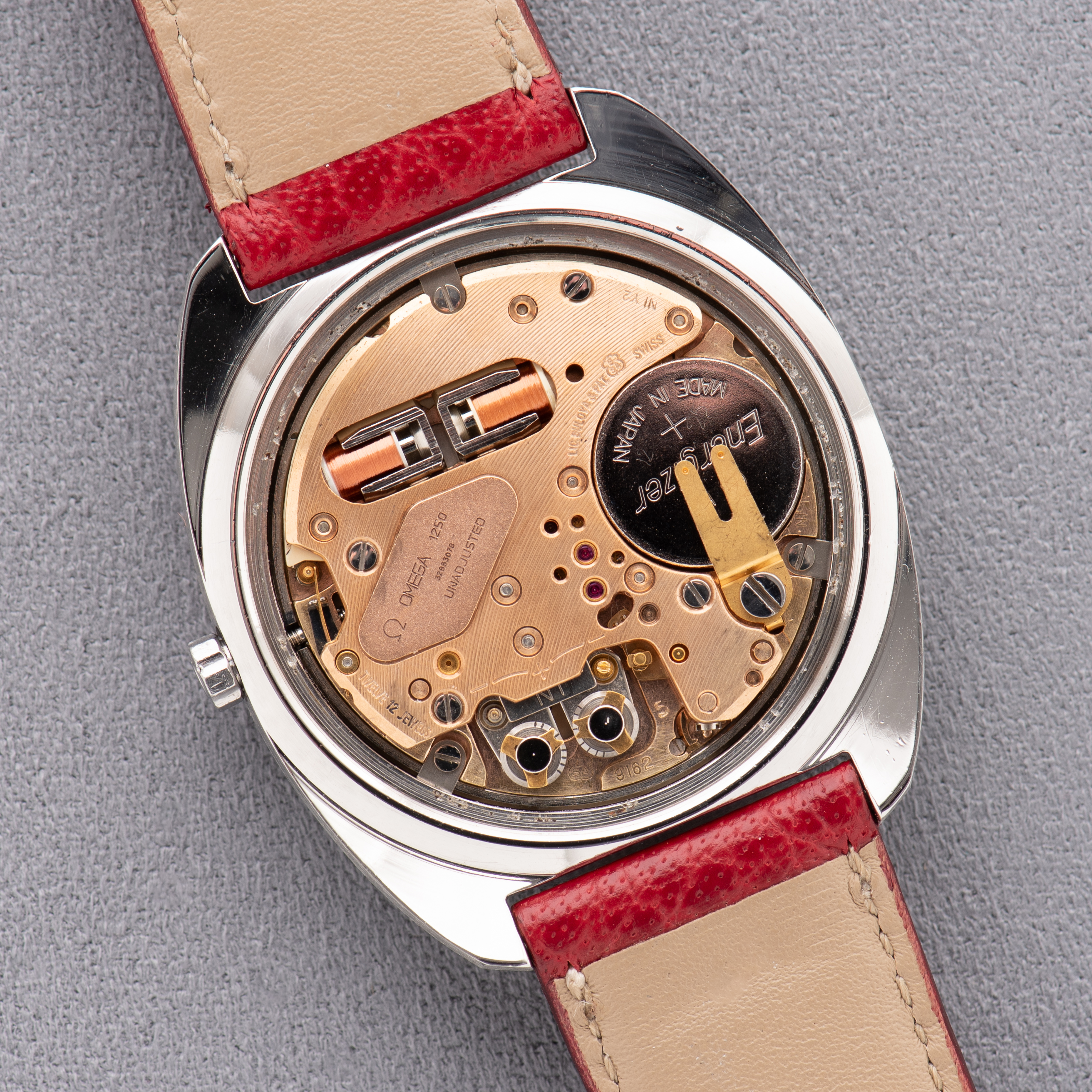 Vue de Omega Constellation Chronometer Electronic F300Hz from 1970 Ref 198.002