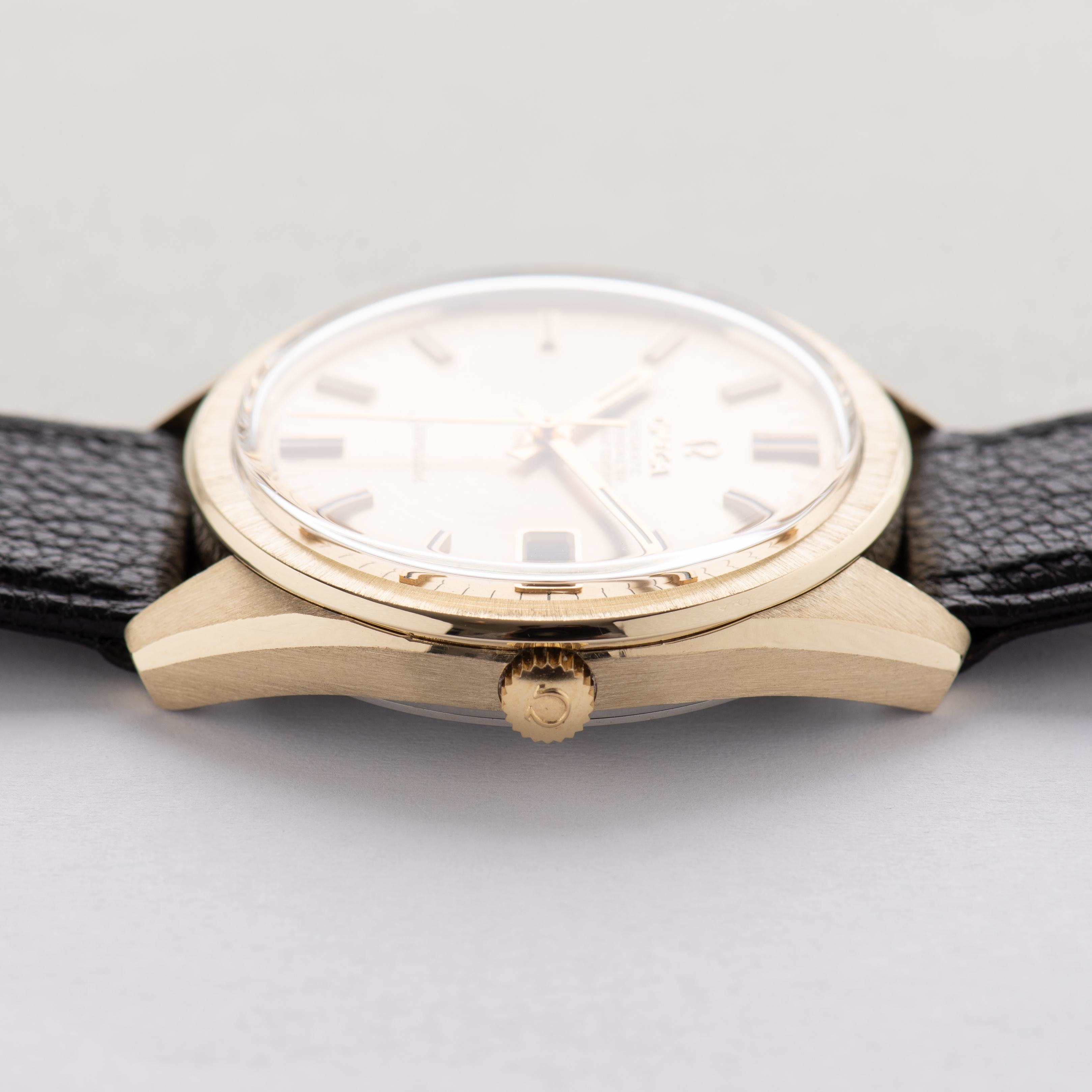 Zicht op Omega Automatic Chronometer Officialy Certified Seamaster réf 168.022/166.028