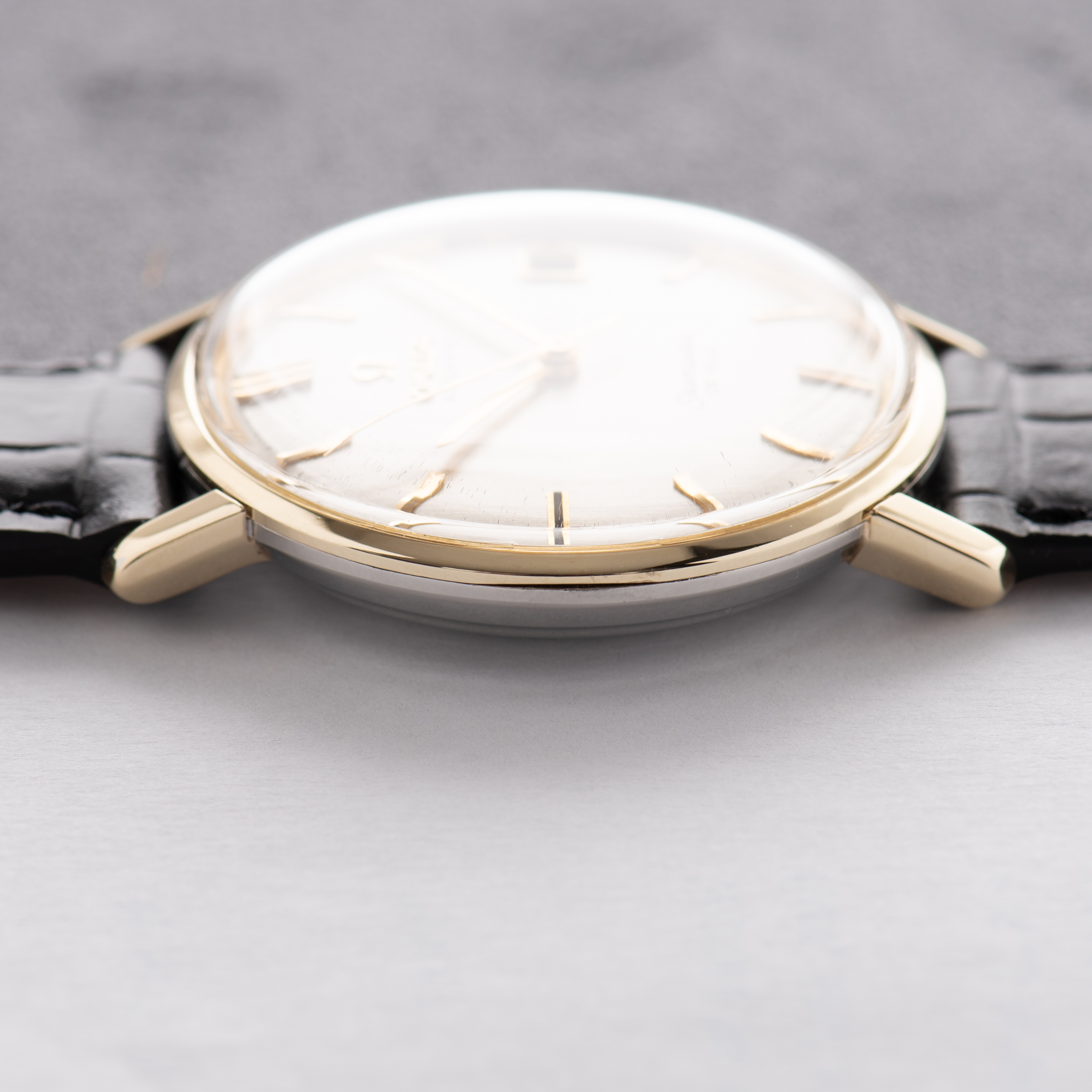 Zicht op Omega Automatic Seamaster De Ville Date Or/acier Réf 166.020 from 1963
