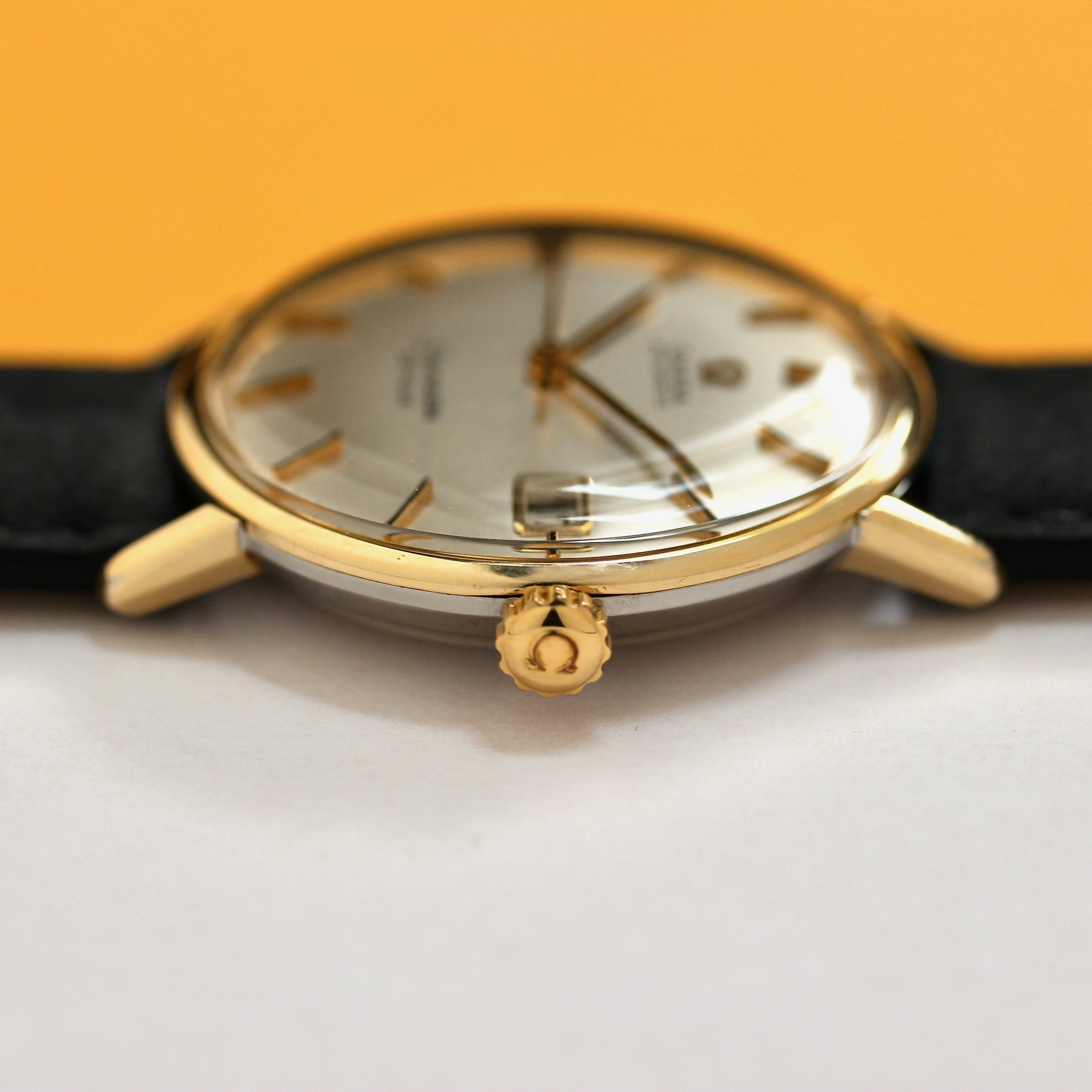 Zicht op Omega Automatic Seamaster réf 166.020 cal 565