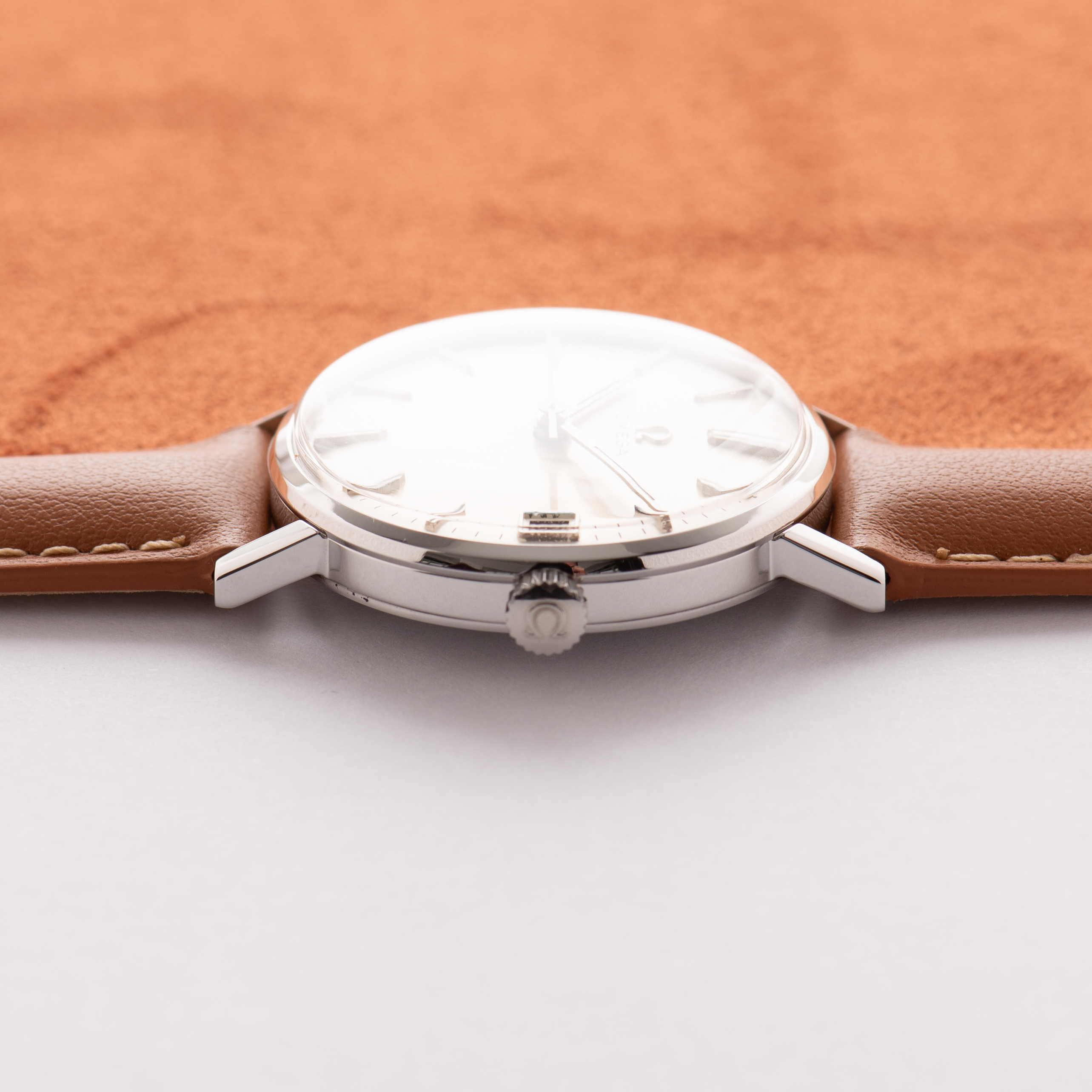 Zicht op Omega Dress Centre Seconds Cal 611 Réf 132.018 from 1965