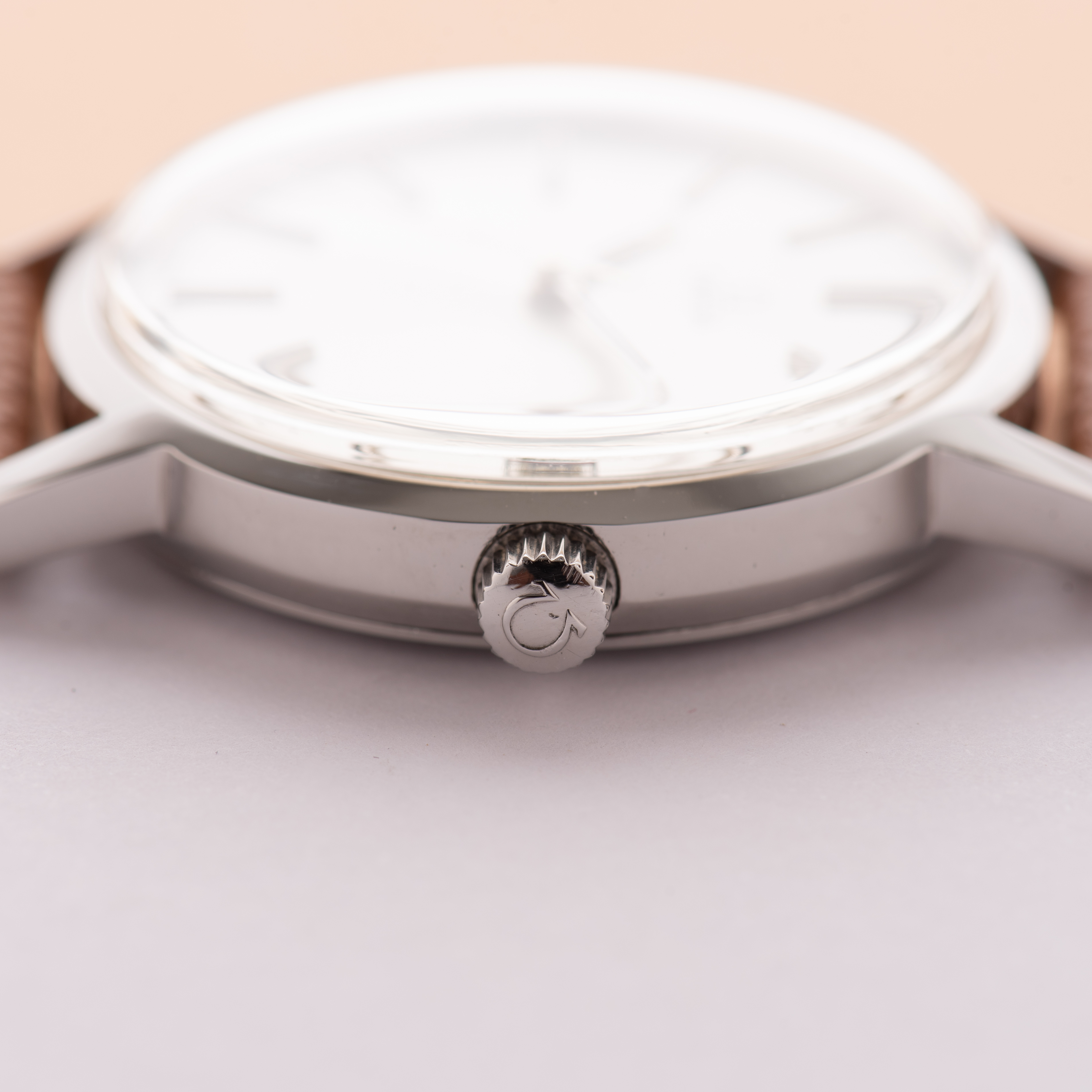 Vue de Omega Genève Date Silver dial réf 136.0104 from 1978