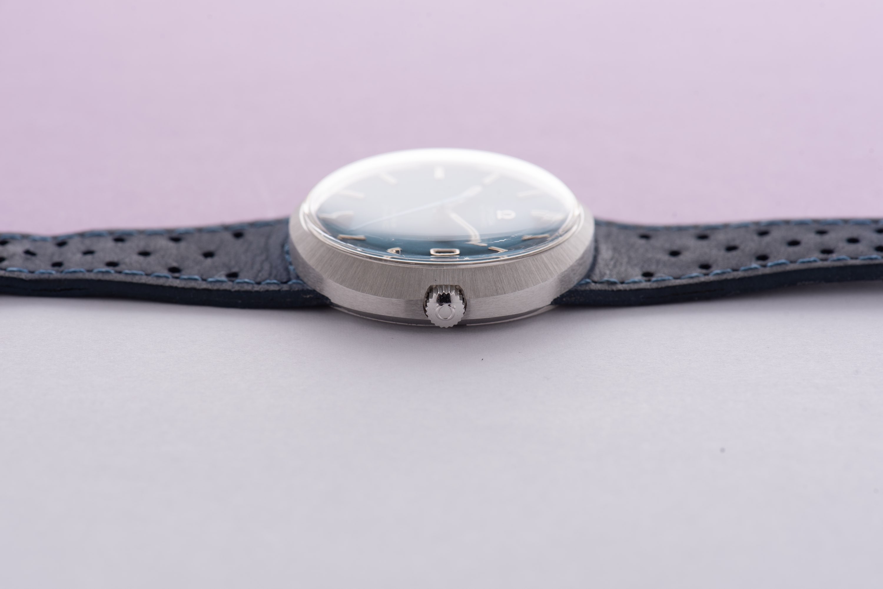 Vue de Omega Genève Dynamic Automatic Blue Dial from 1969 Réf 166.039 cal 565