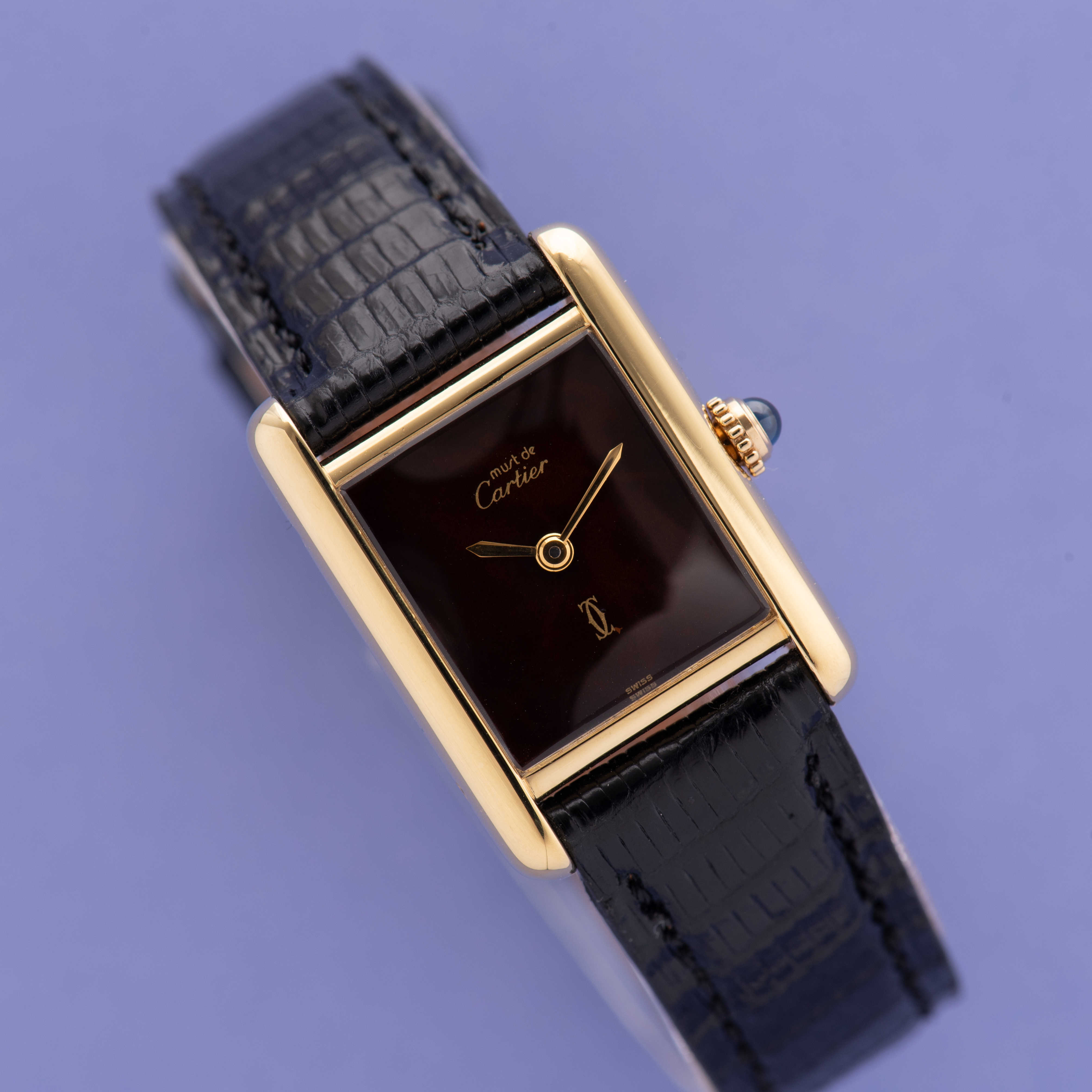 Zicht op Cartier Must de Tank de Must Vermeil PM Caramel-Brun/Black Dial