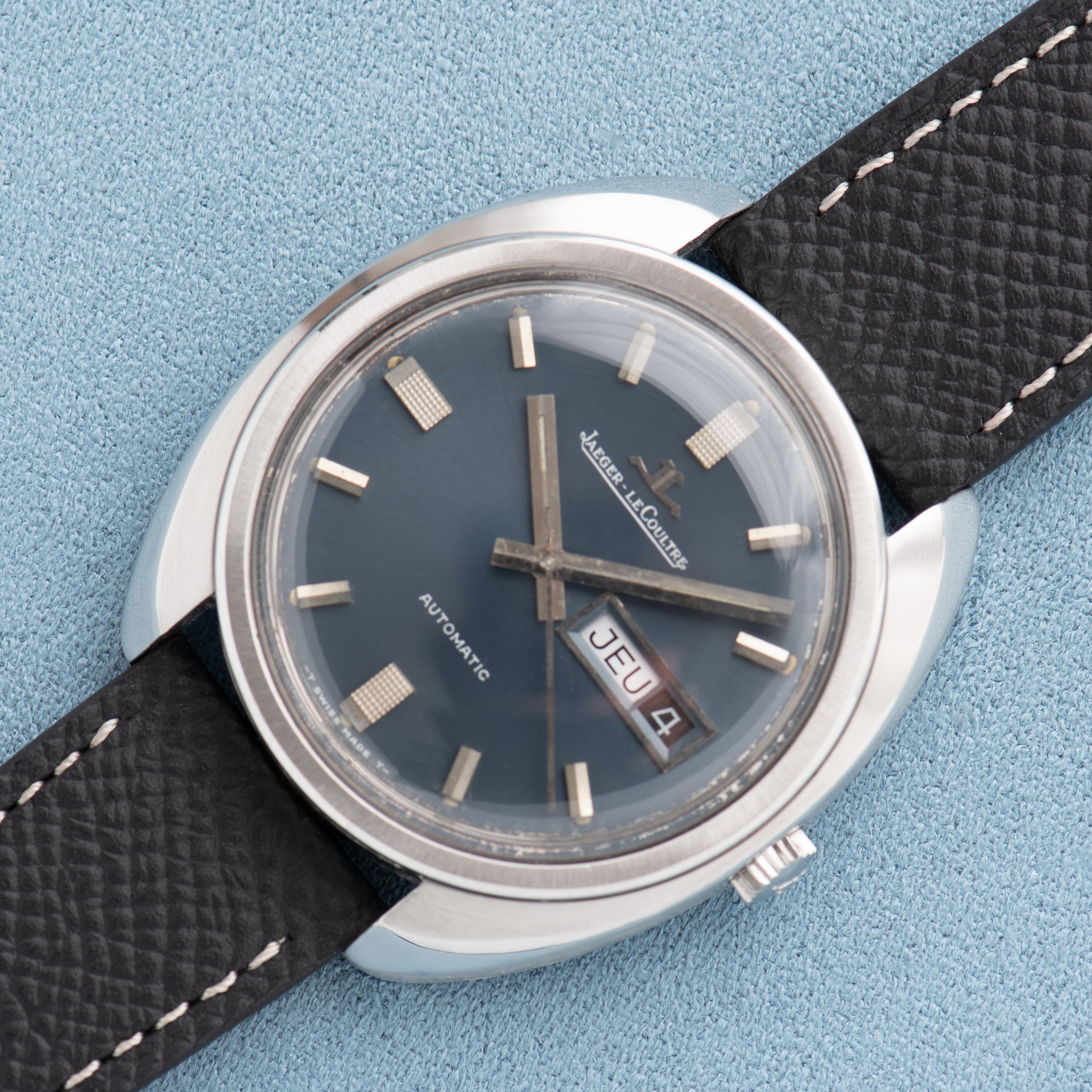 Vue de Jaeger-LeCoultre "Club" Automatic Blue Dial Day-date