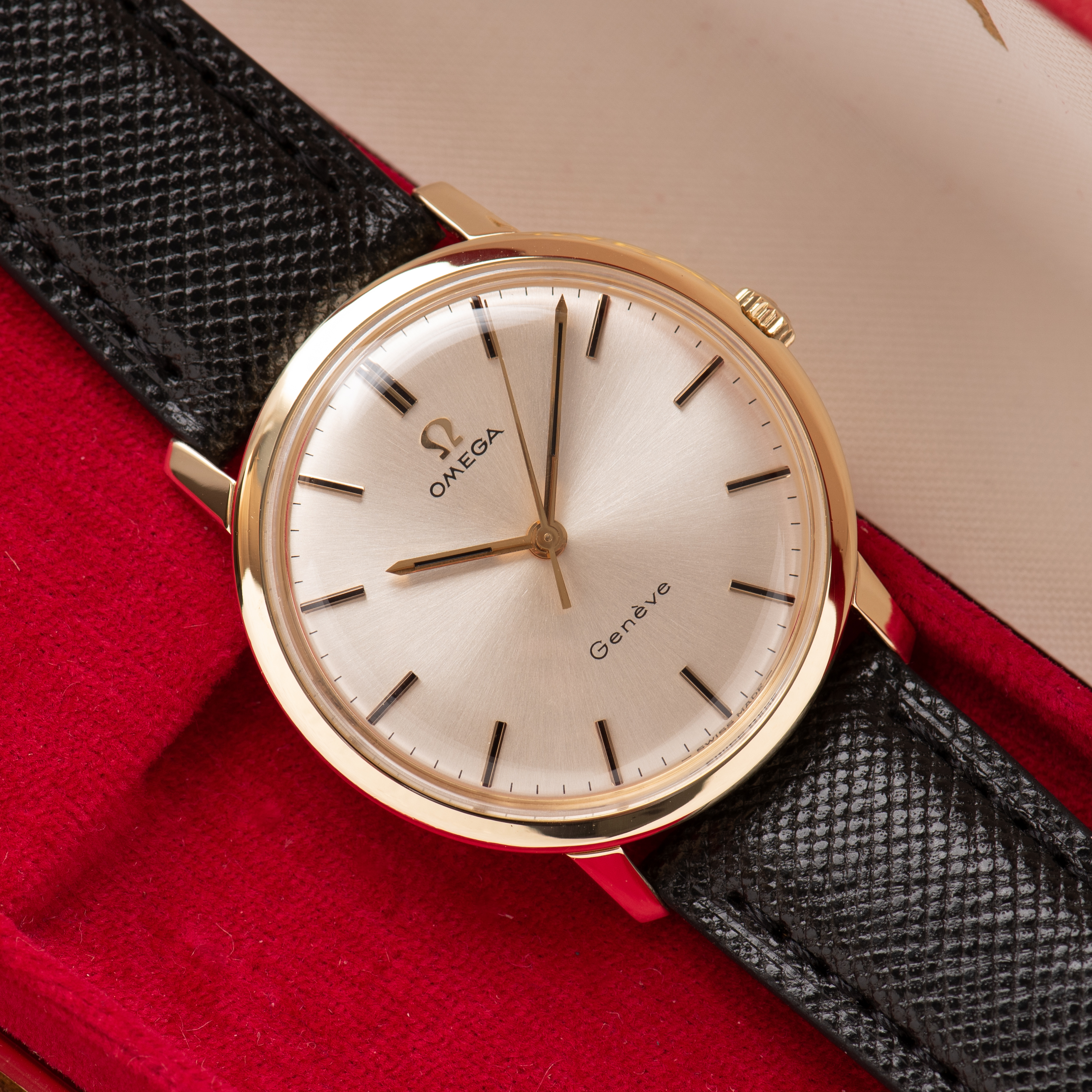 Vue de Omega Genève Dress Watch 14K Yellow Gold With Box Réf 131.021SP from 1969