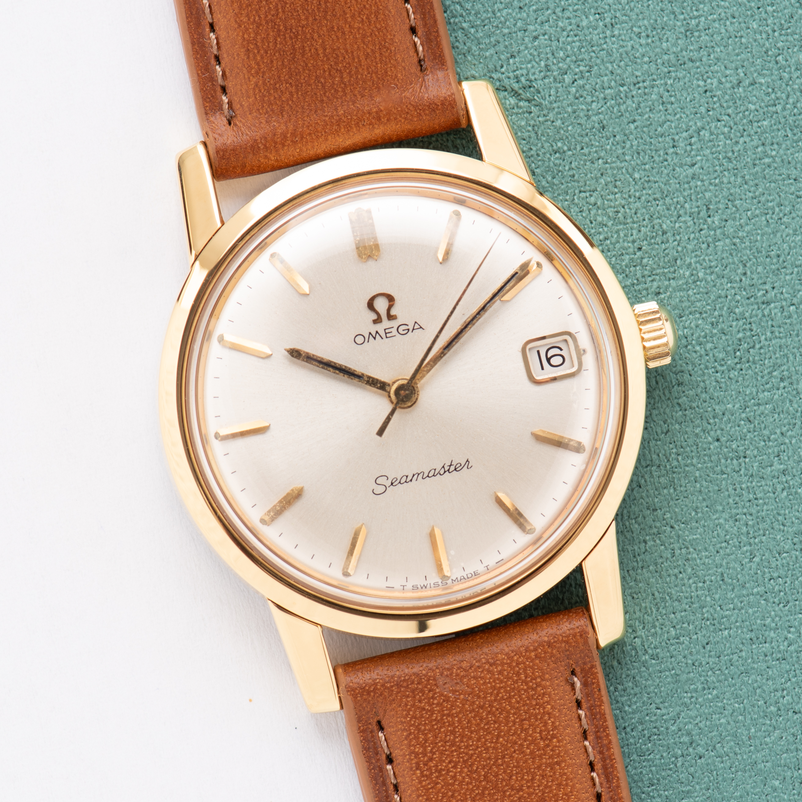 Zicht op Omega Seamaster Date GoldPlated from 1964 Ref 136.005
