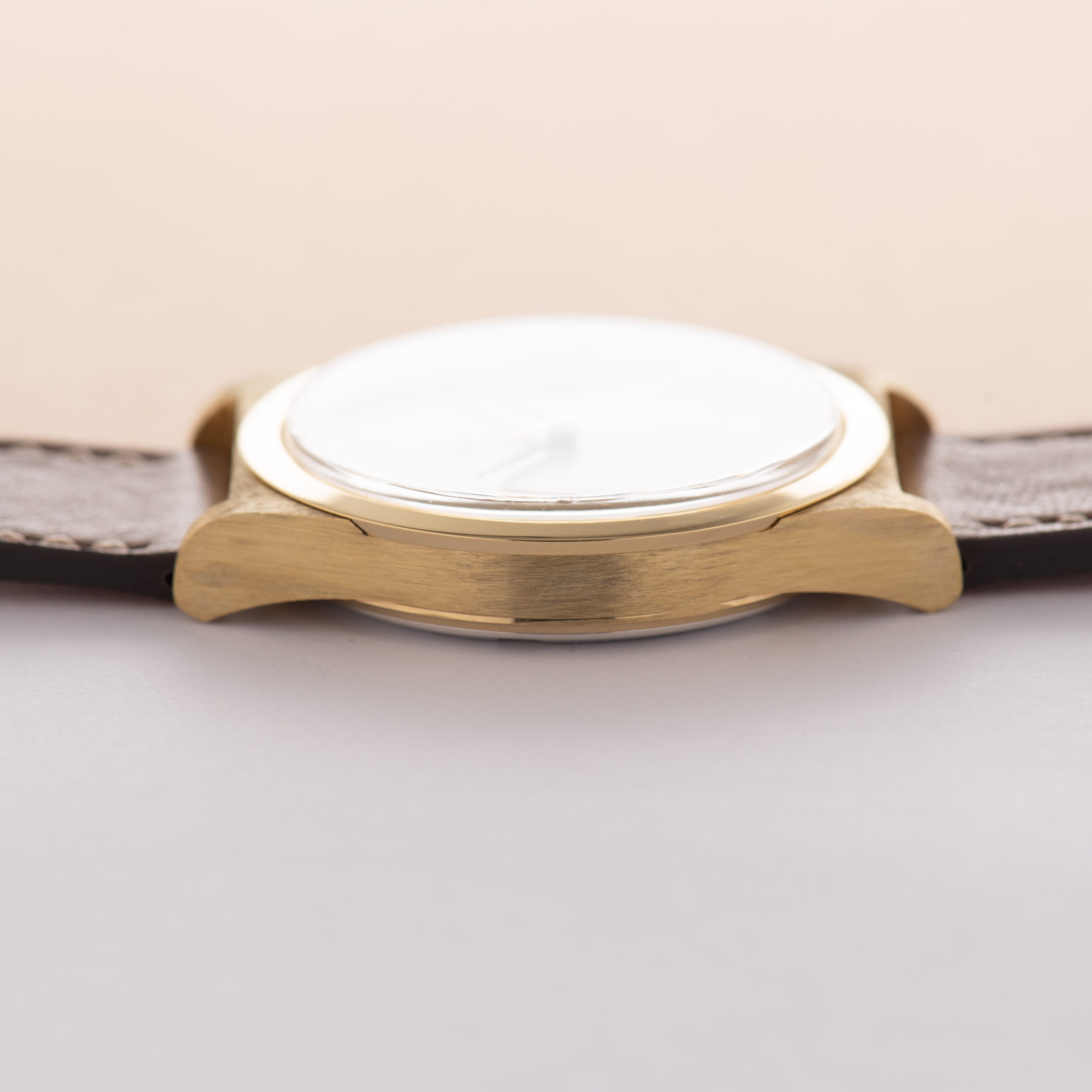 View of Omega Genève Mécanique Date Breguet Dial Réf 136.0102 from 1972
