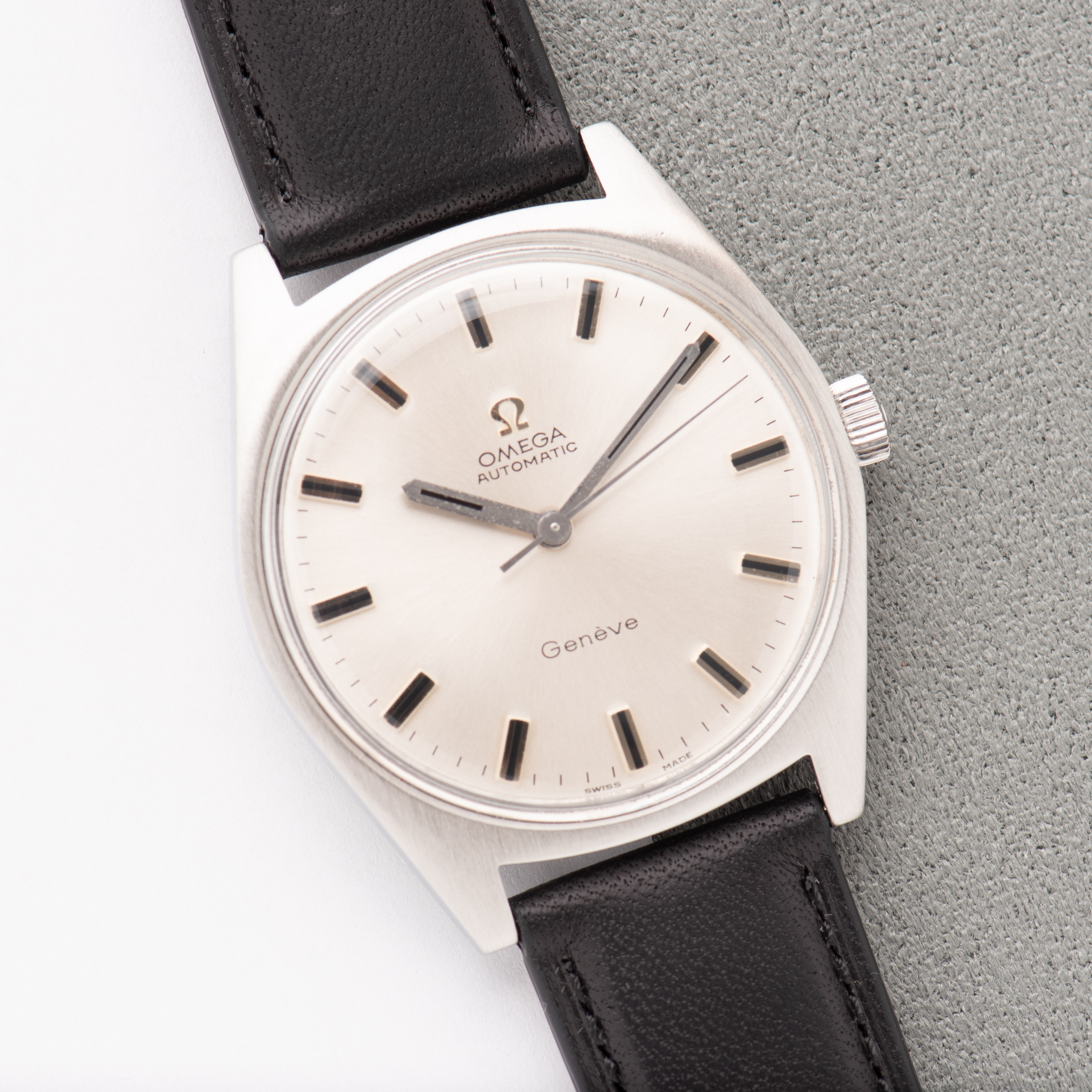 Vue de Omega Genève Automatic Silver Dial – Réf. 165.041 – 1968