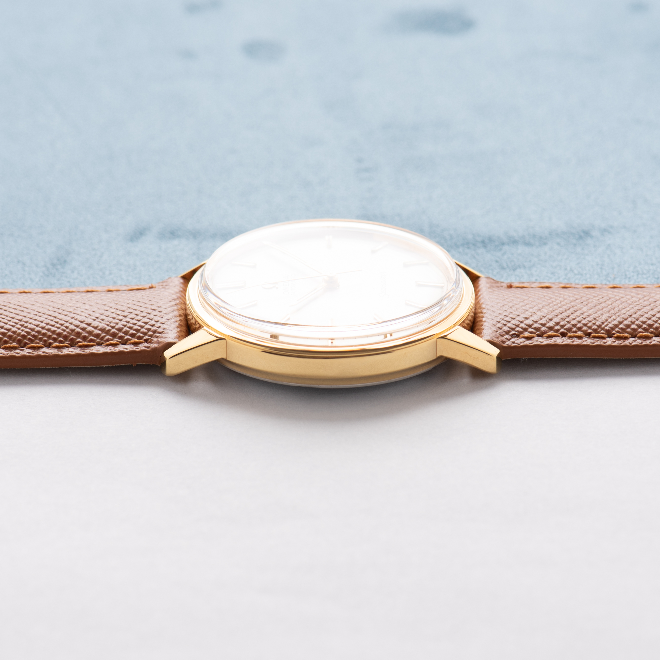 Zicht op Omega Seamaster Automatic Gold Plated/Steel – Calibre 552 – Réf. 165.002 – 1966
