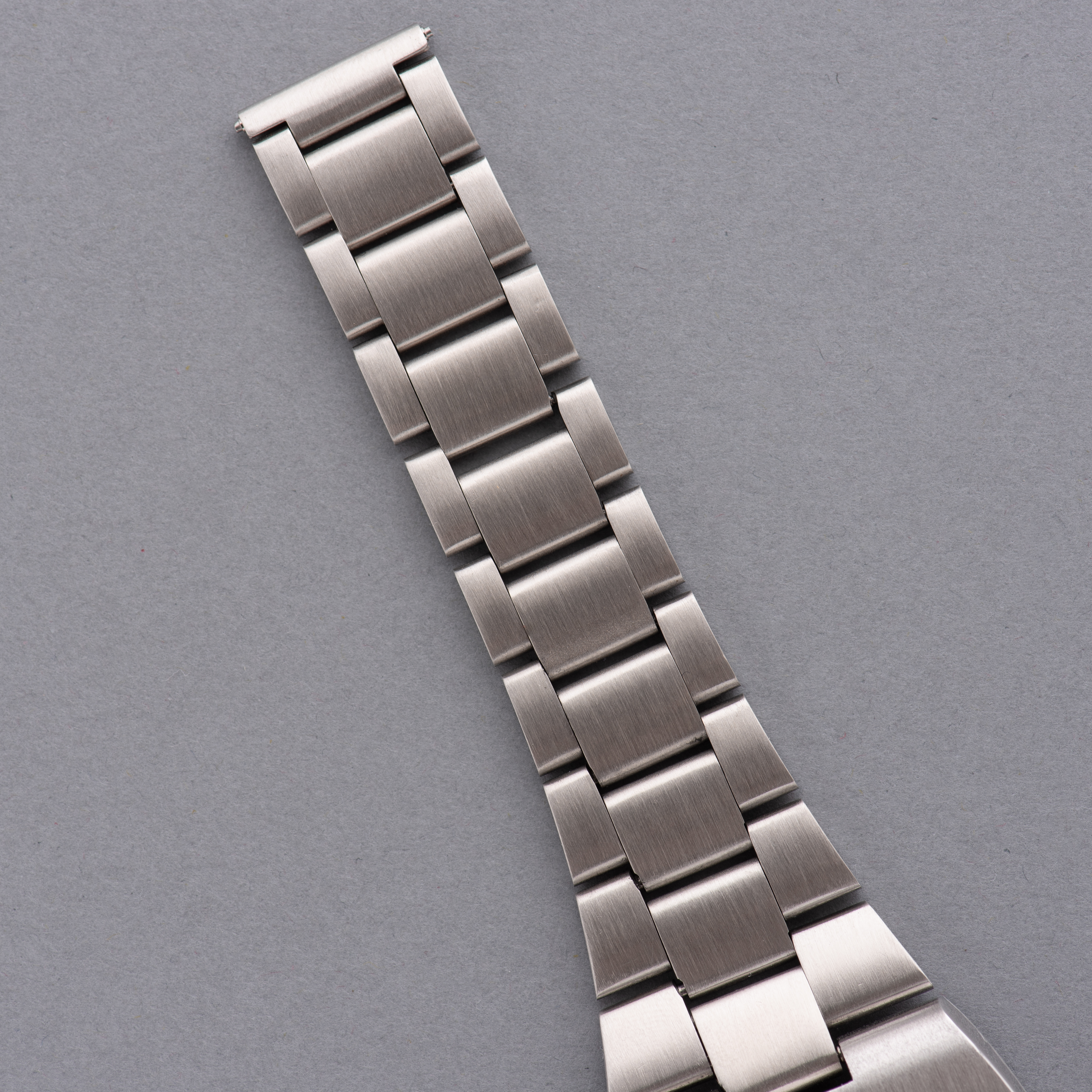 Vue de Omega Genève Automatic Date Square TV black dial réf 166.0191 from 1974