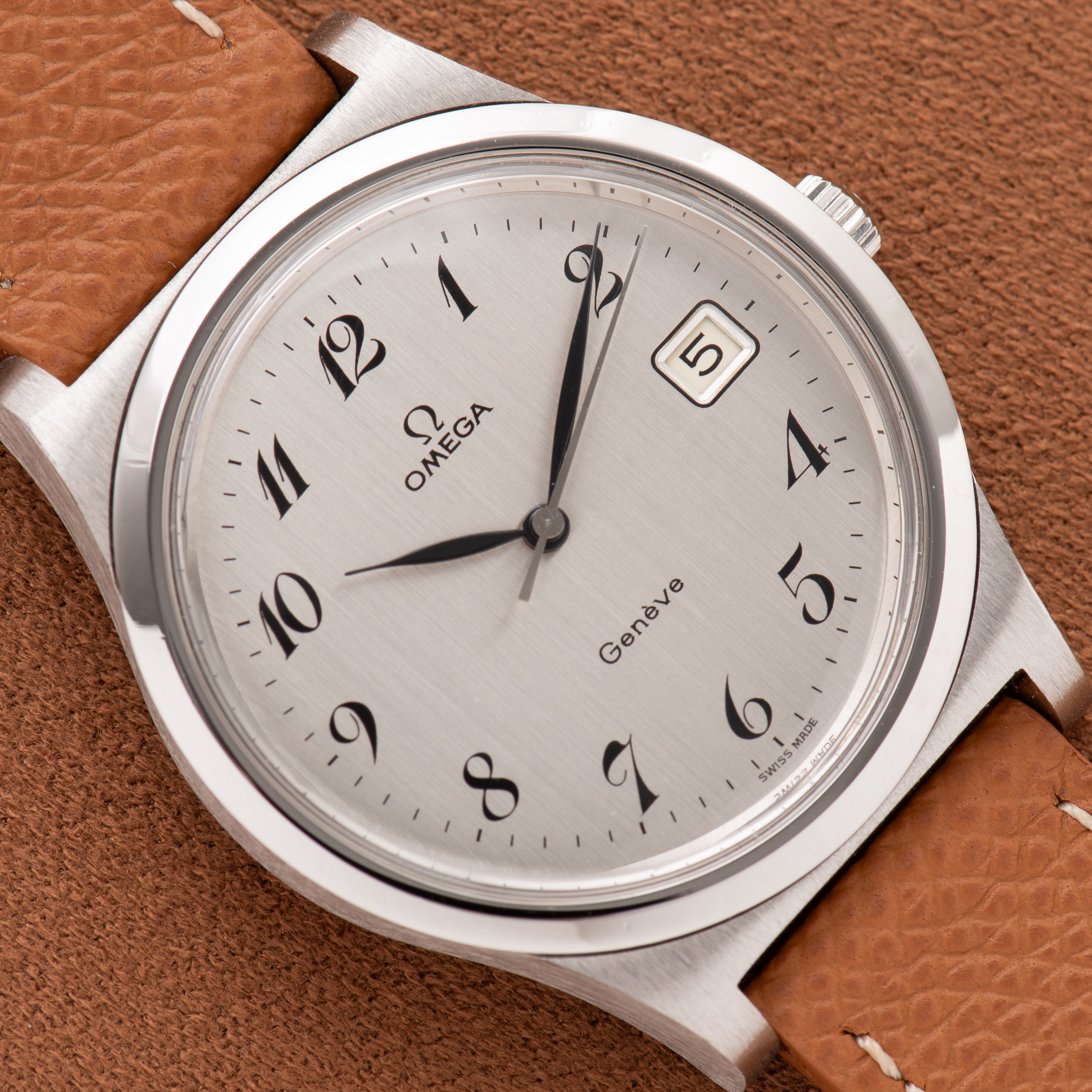 Zicht op Omega Geneva Mechanical Date Breguet Dial Ref 136.002 vanaf 1975
