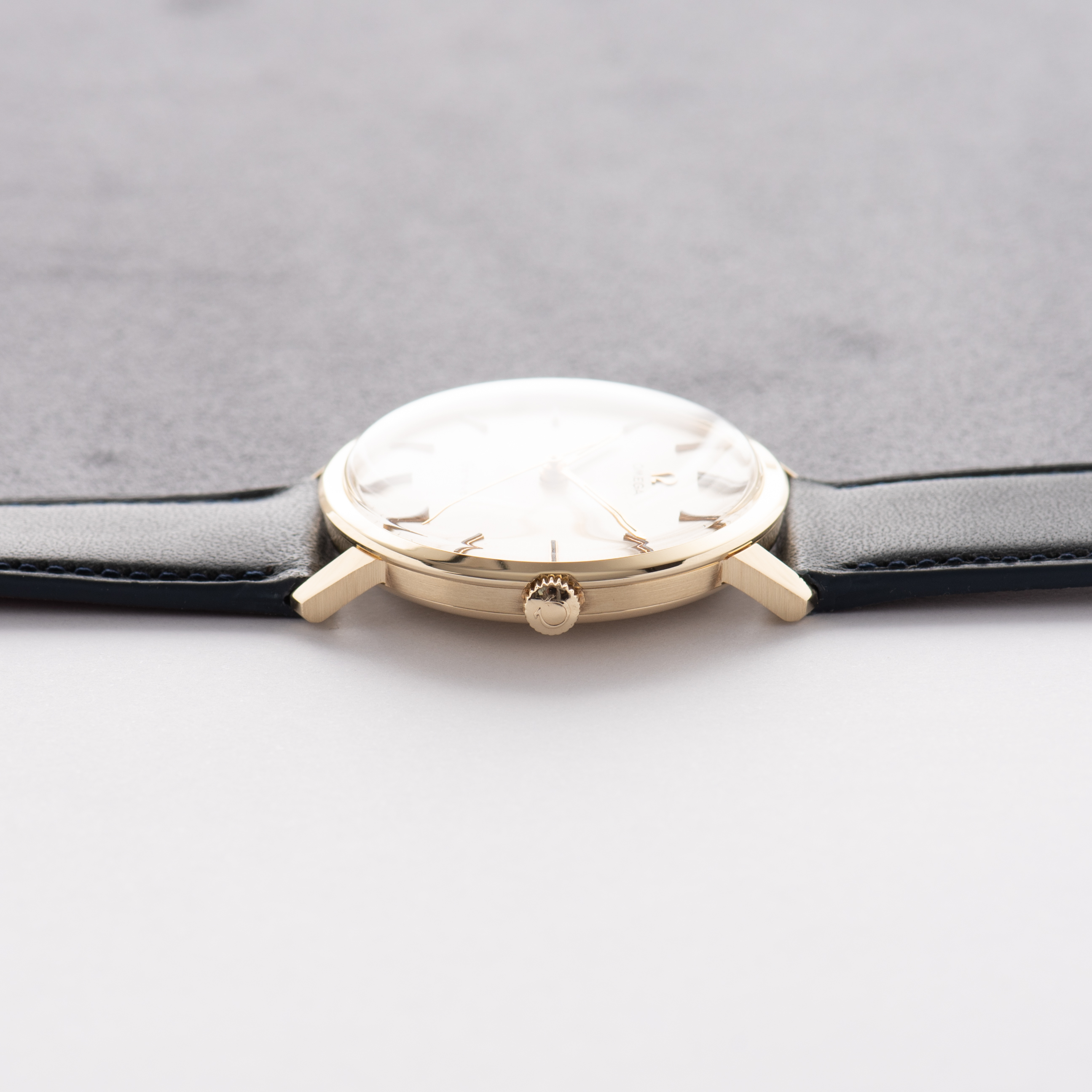 Vue de Omega Genève Dress Watch 14K Yellow Gold Réf 131.021SP from 1968