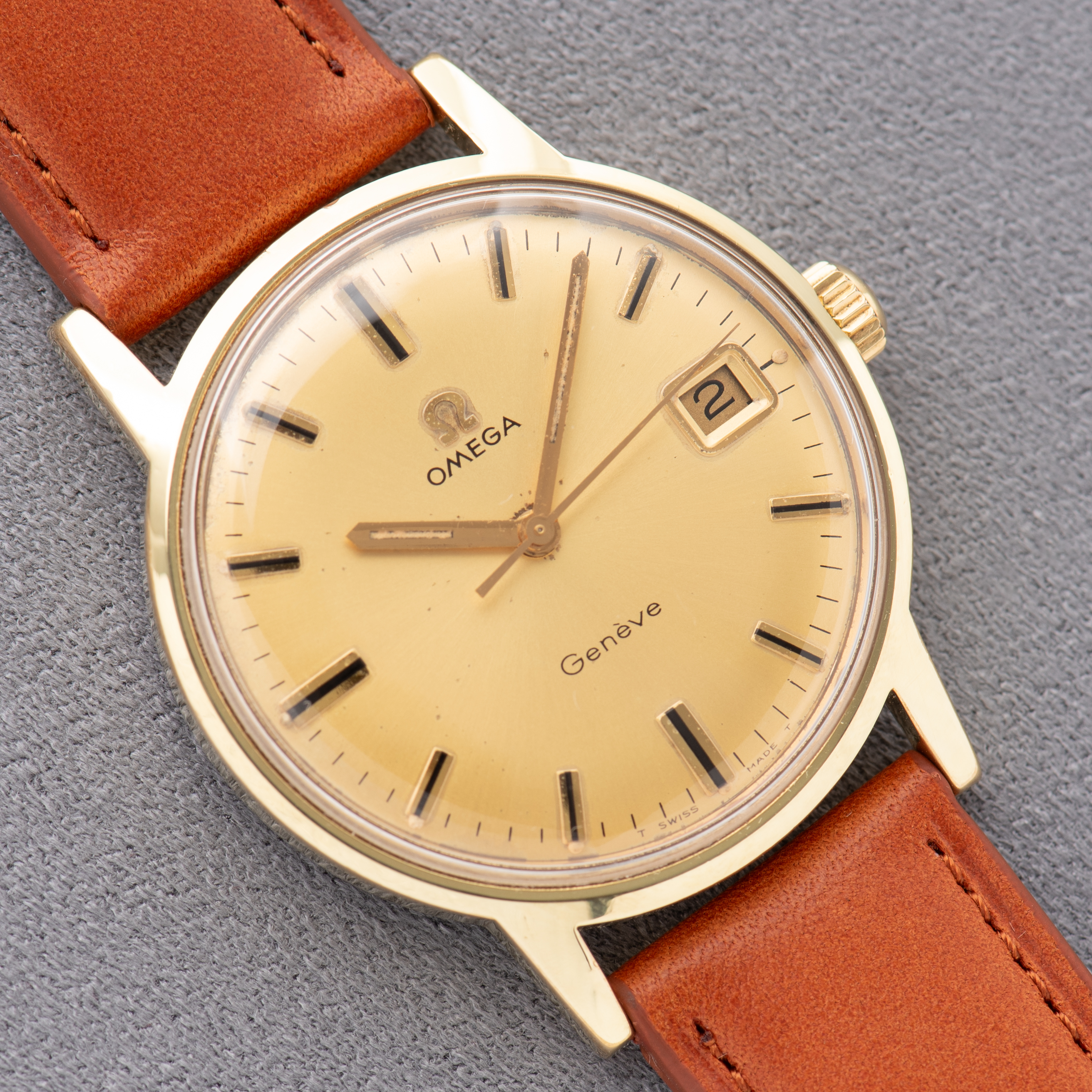 Vue de Omega Genève Date Gold dial Réf 136.070 from 1970