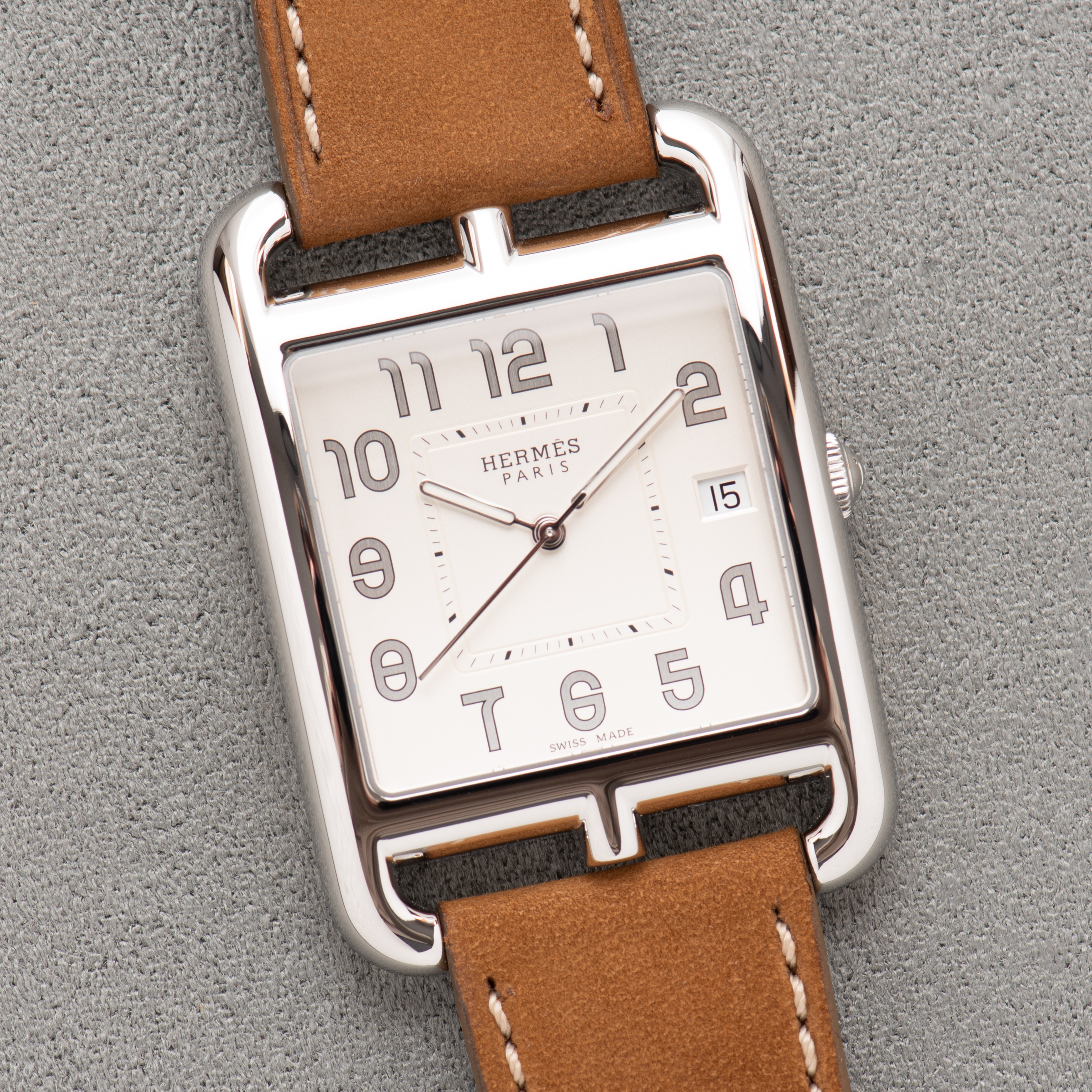 View of Hermes Cape-Cod GM Silver Dial réf CC1 810 Full Set 2019