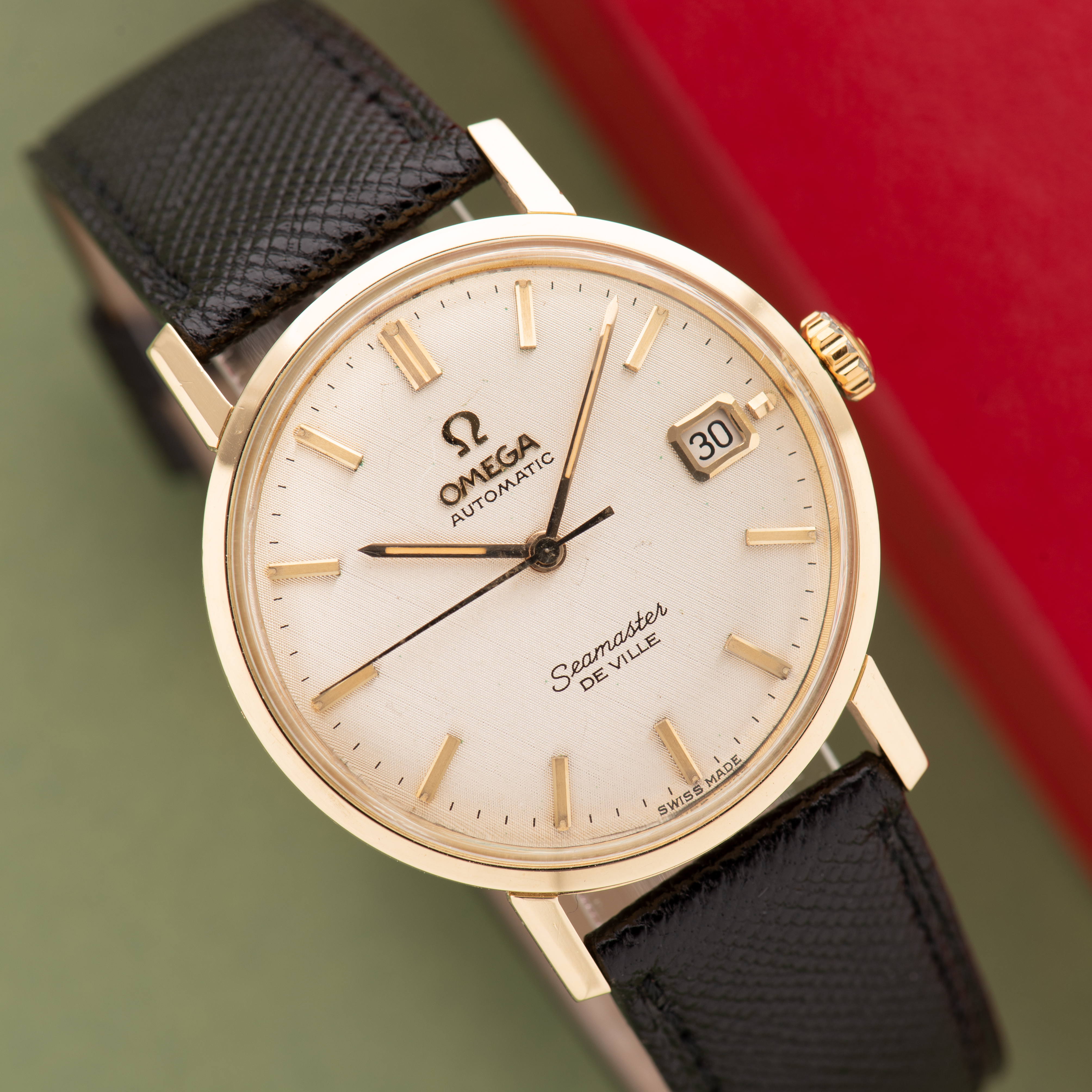 Vue de Omega Seamaster De Ville "Linen dial" réf 166.020 or 18K from 1963