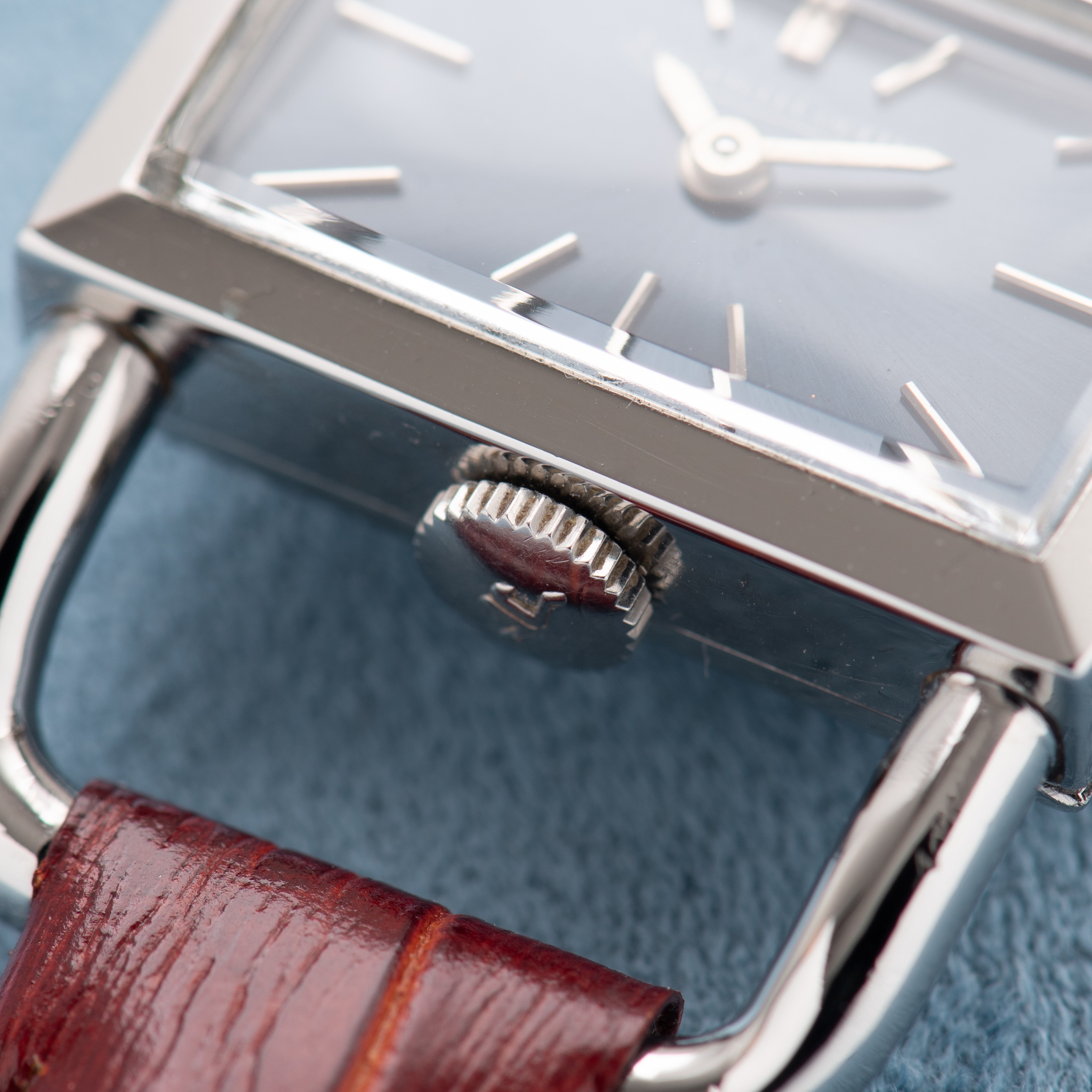 Zicht op Jaeger-LeCoultre Etrier Lucchetto voor Hermès Blue Dial Ref 1670.42
