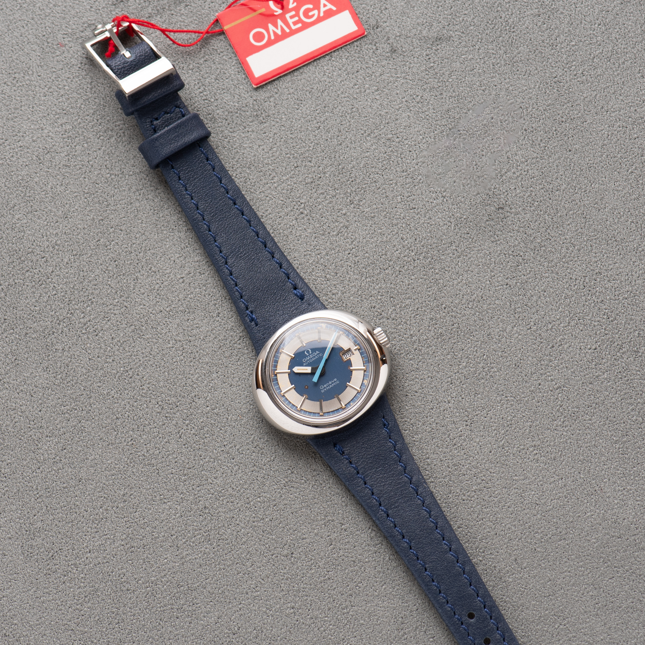 View of Omega Automatic Genève Dynamic Woman Date Grey/blue Dial Réf 566.015 from 1971