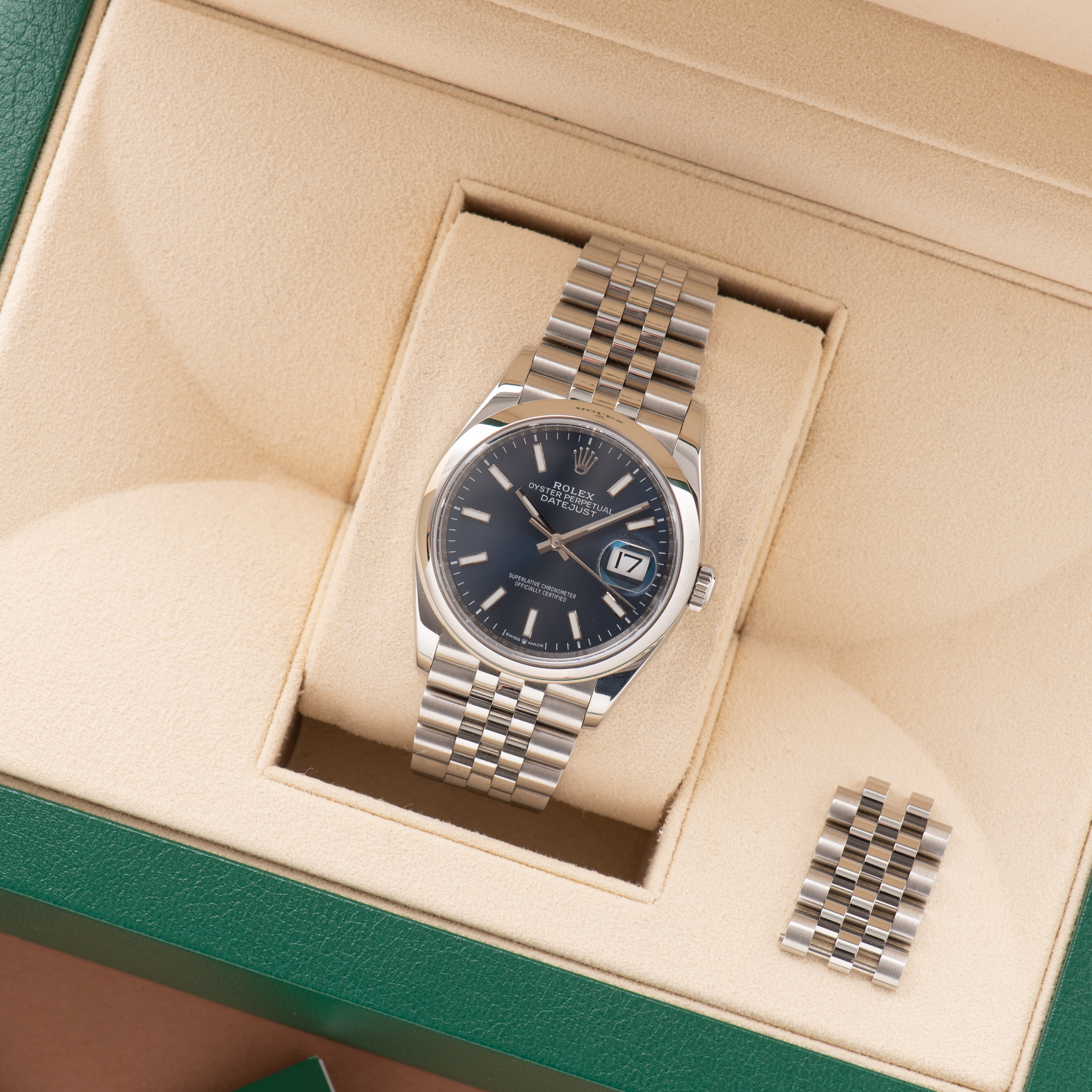 Vue de Rolex Datejust Blue dial réf 126200 from 2020 Full set