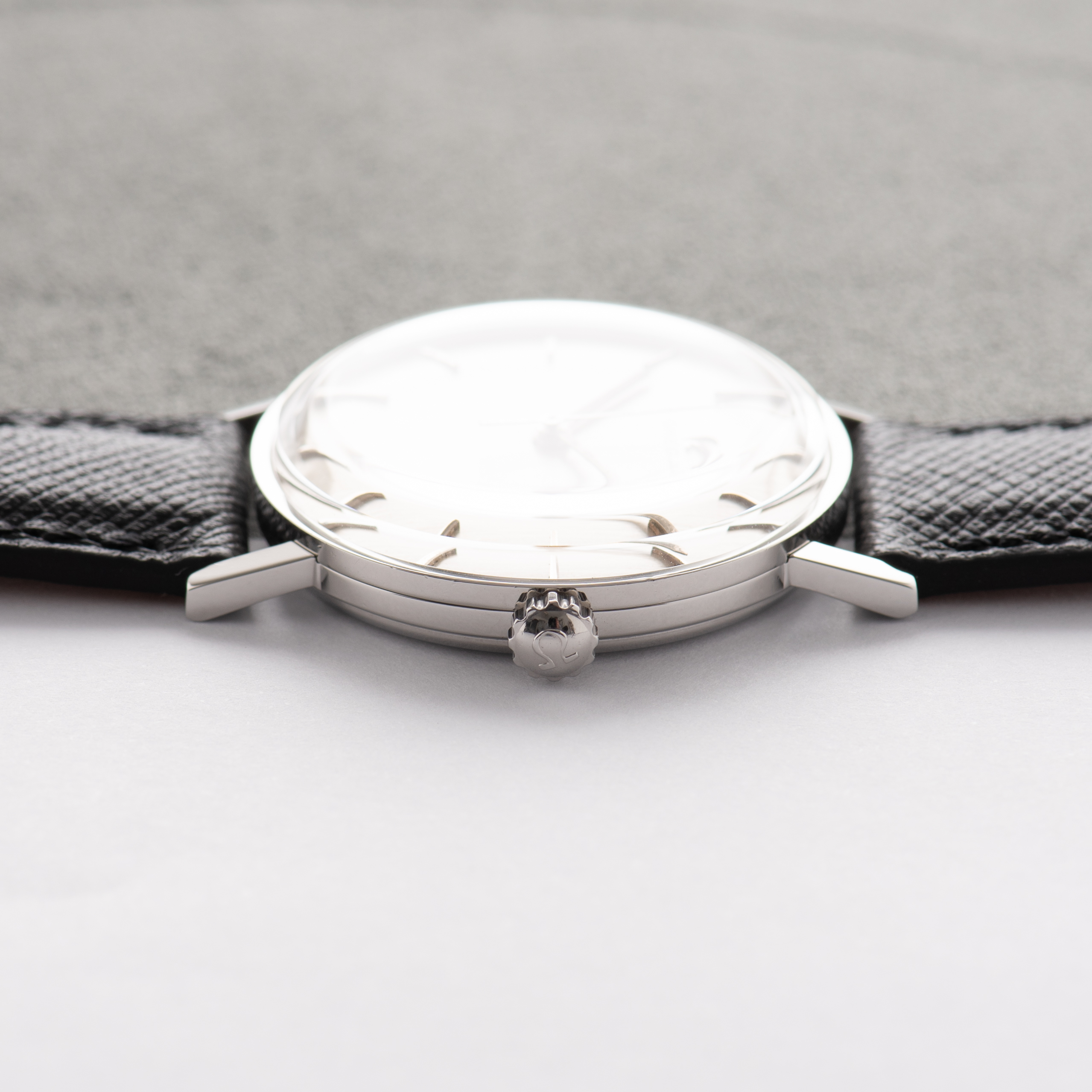 Vue de Omega Dress Watch Centre Seconds Silver Dial réf 131.004 from 1962