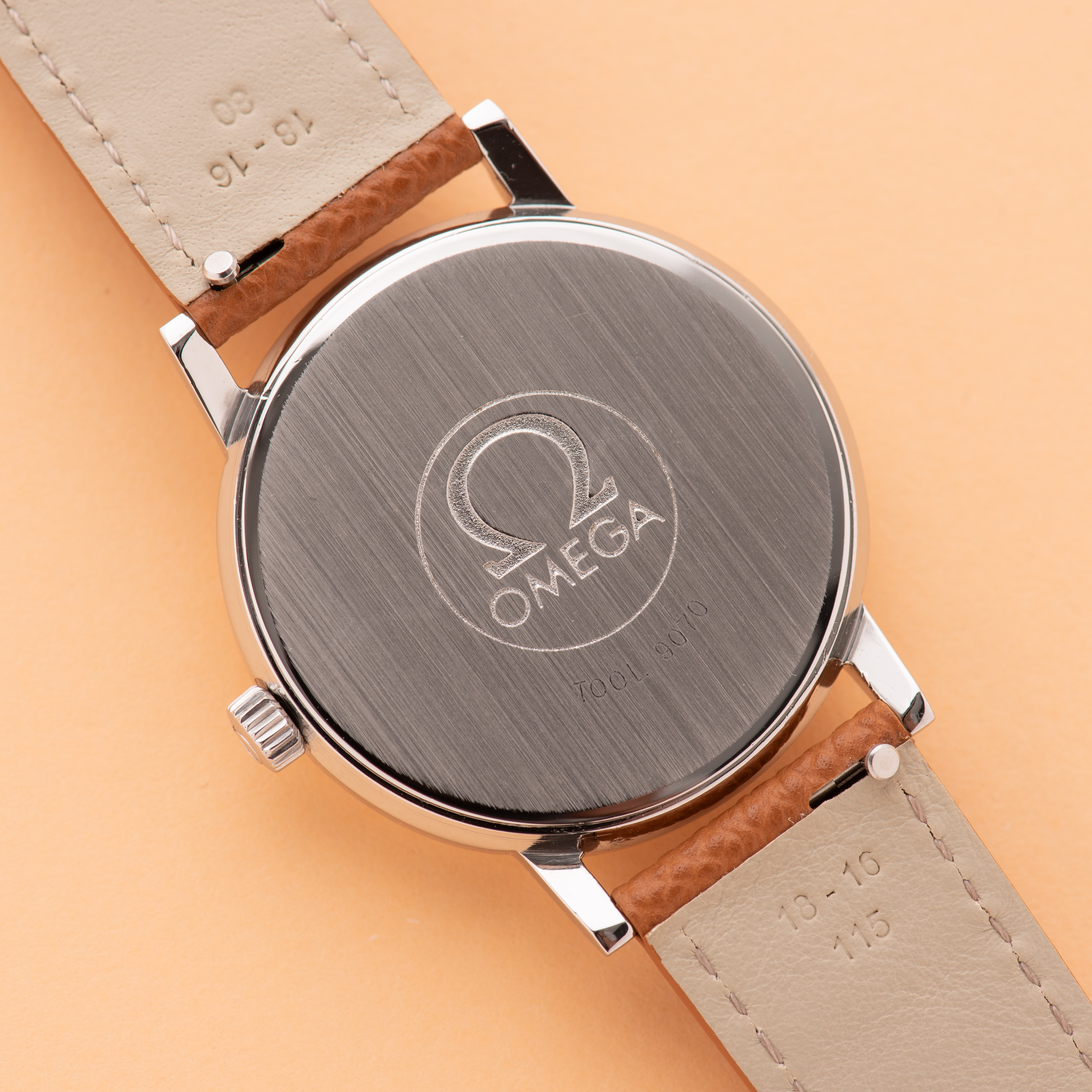 Vue de Omega Genève Date Silver dial réf 136.0104 from 1978