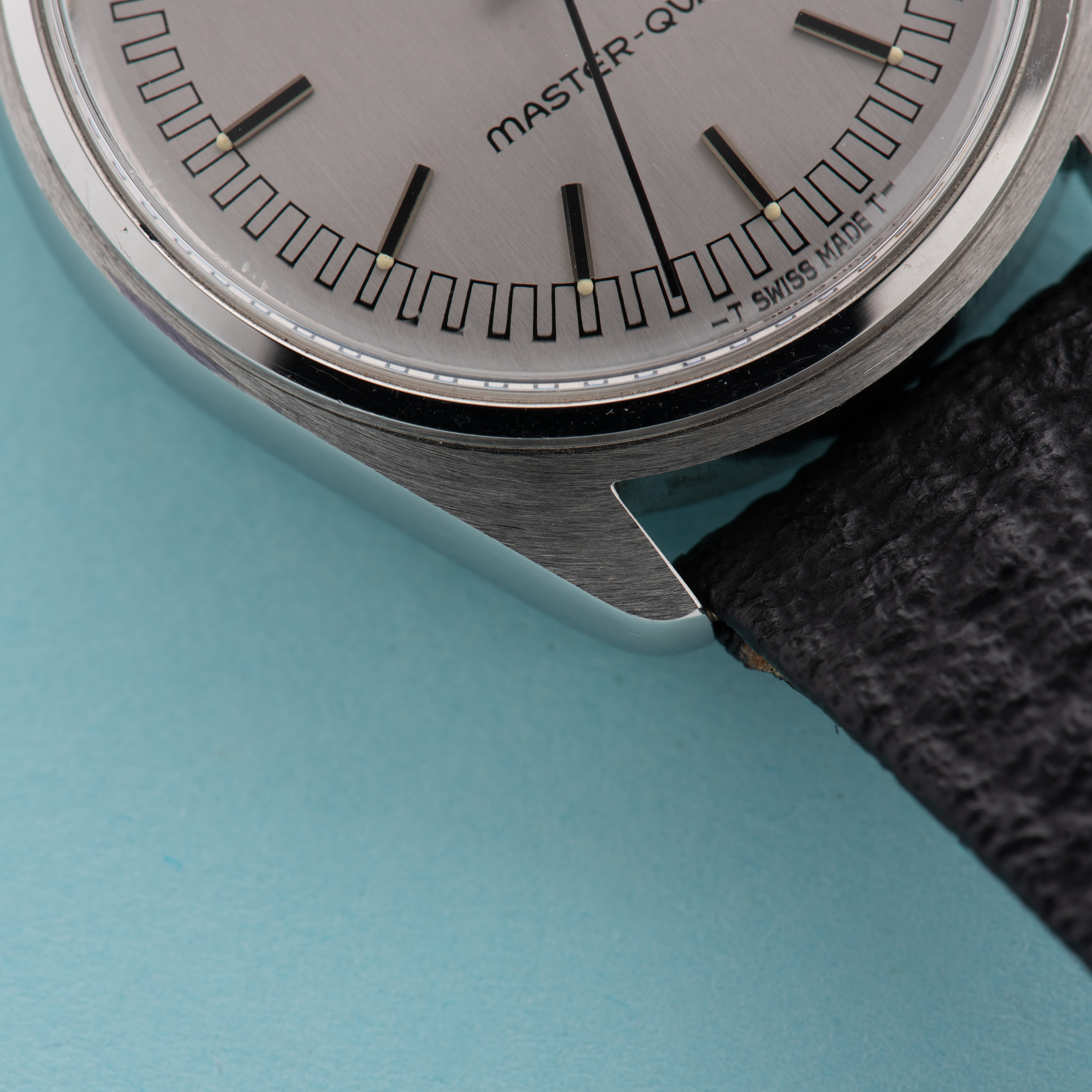Vue de Jaeger LeCoultre Master-Quartz réf 23303-42
