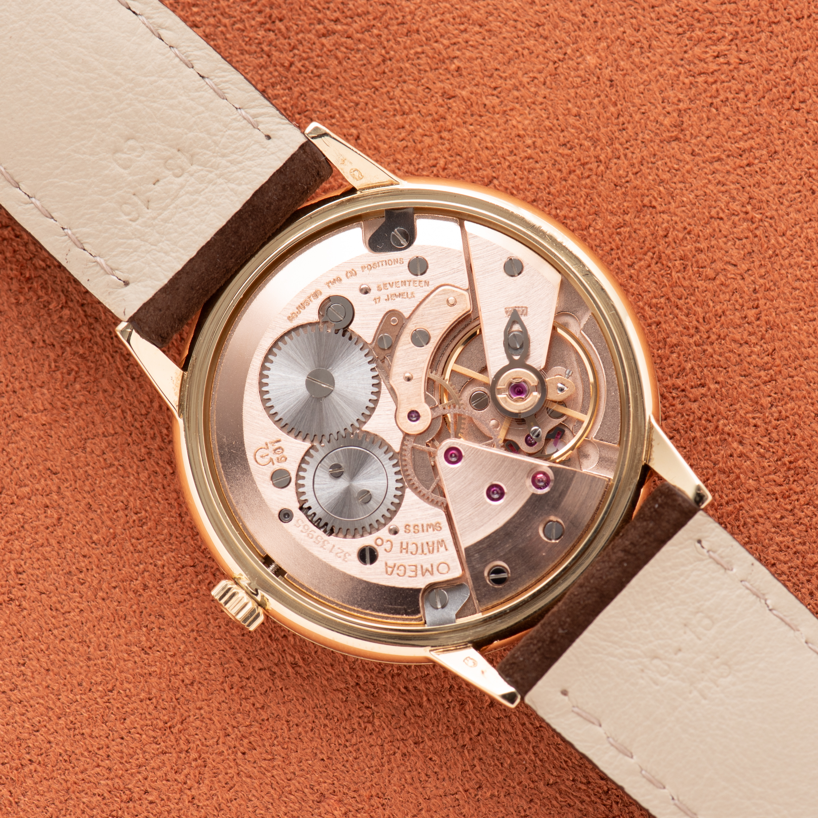 View of Omega Genève Dress Watch 14K Yellow Gold from 1970 Réf 131.041