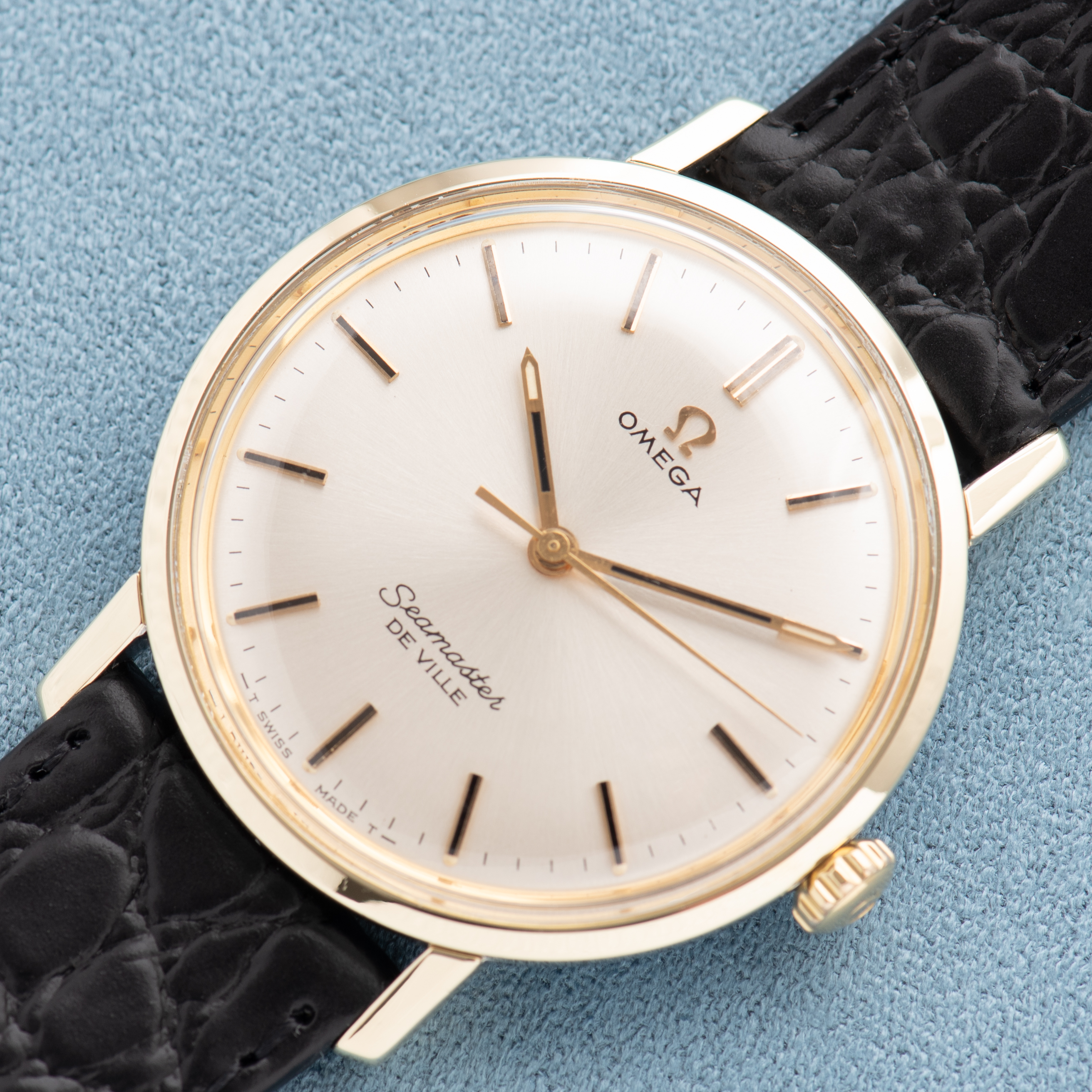 Vue de Omega Seamaster De Ville Gold/Steel Réf 135.020 from 1970