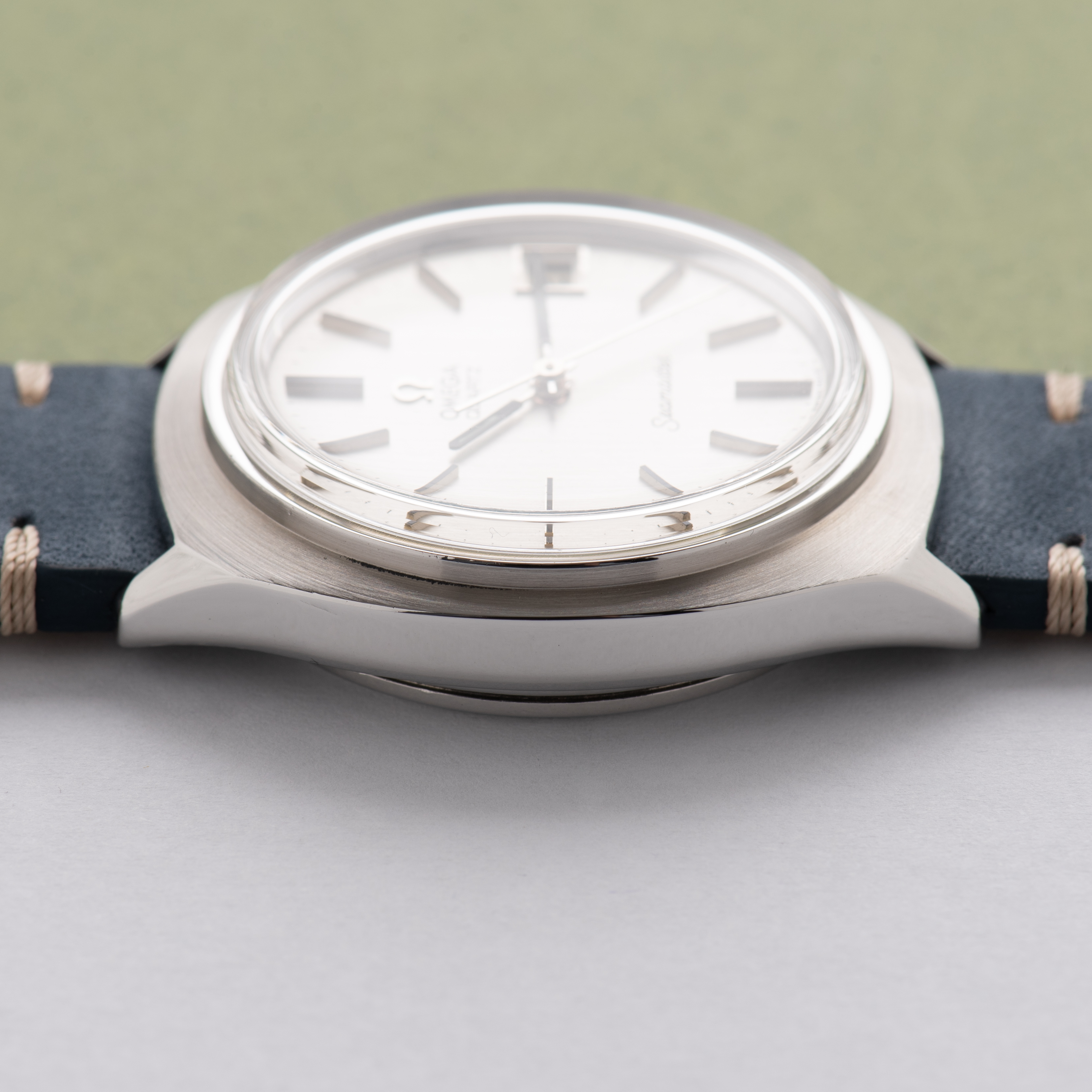 Vue de Omega Quartz Seamaster Silver dial réf 196.0072 from 1977