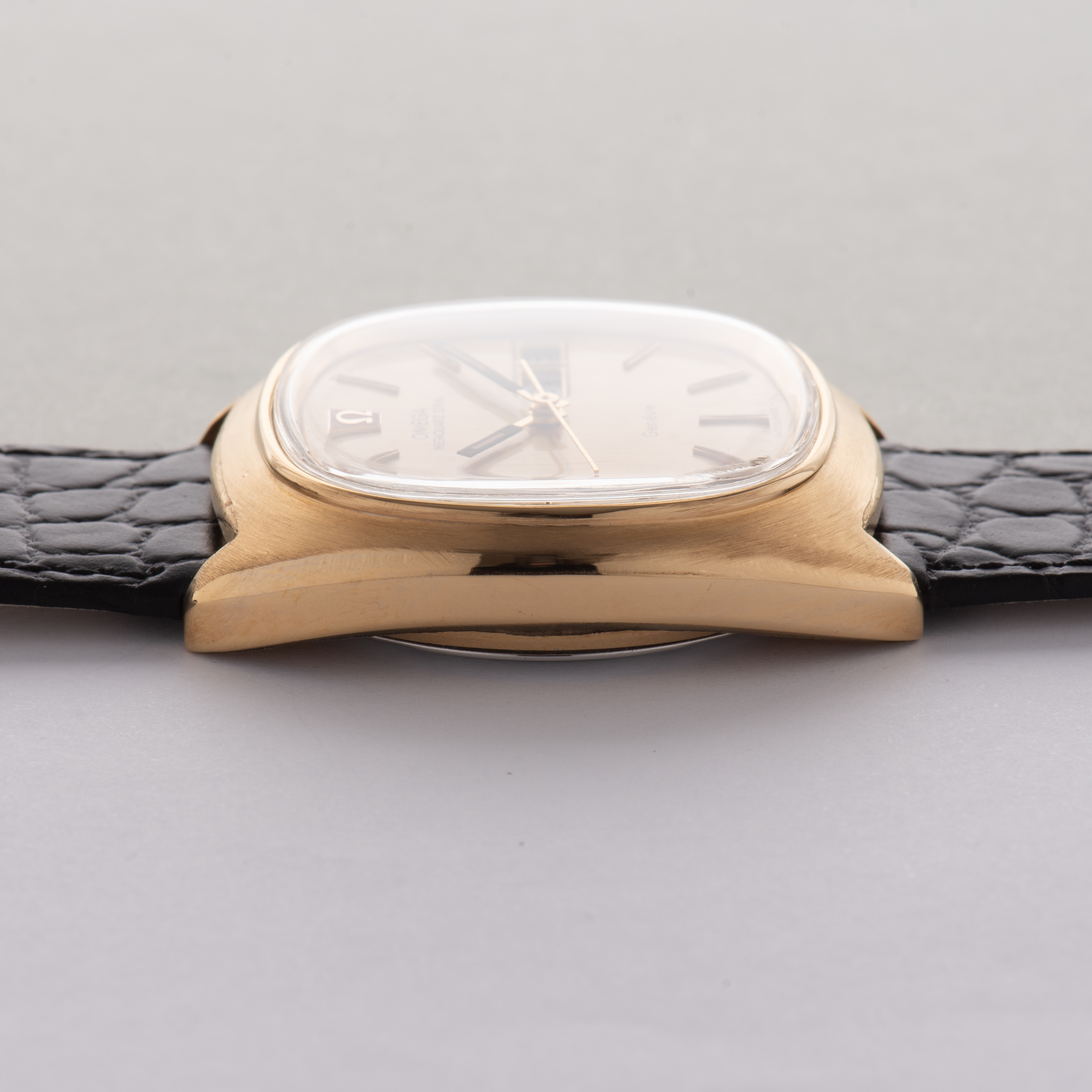 View of Omega Megaquartz 32KHz Geneva ref 196.0038