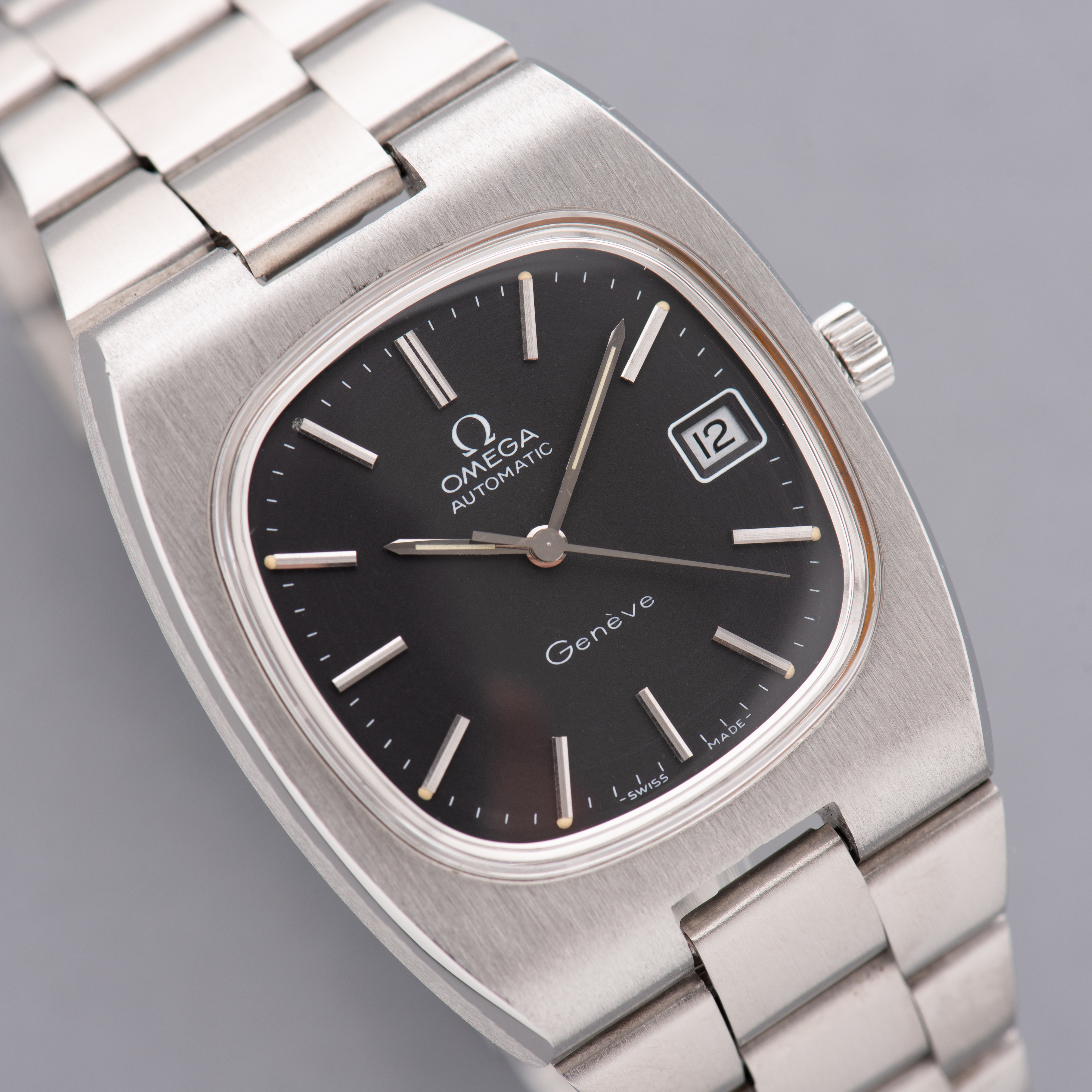 Vue de Omega Genève Automatic Date Square TV black dial réf 166.0191 from 1974