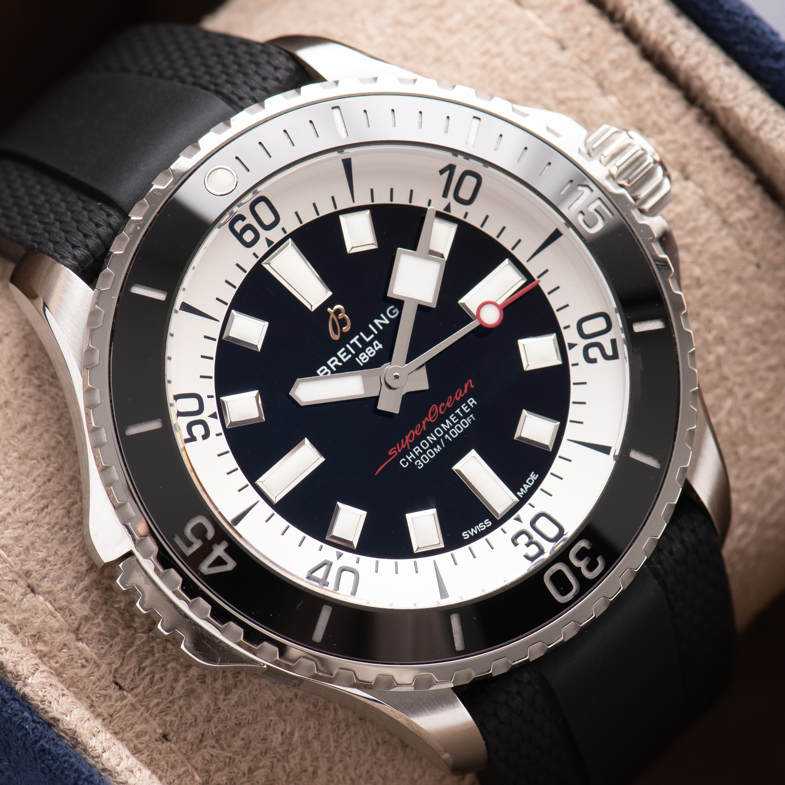Vue de Breitling Superocean 46 Full set Réf A17378 from 2022