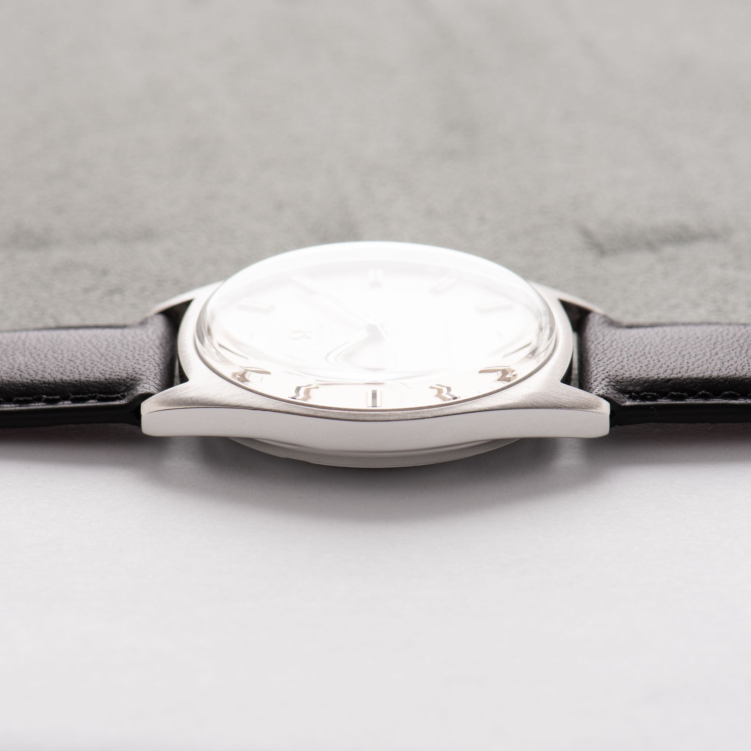 Vue de Omega Genève Automatic Silver Dial – Réf. 165.041 – 1968