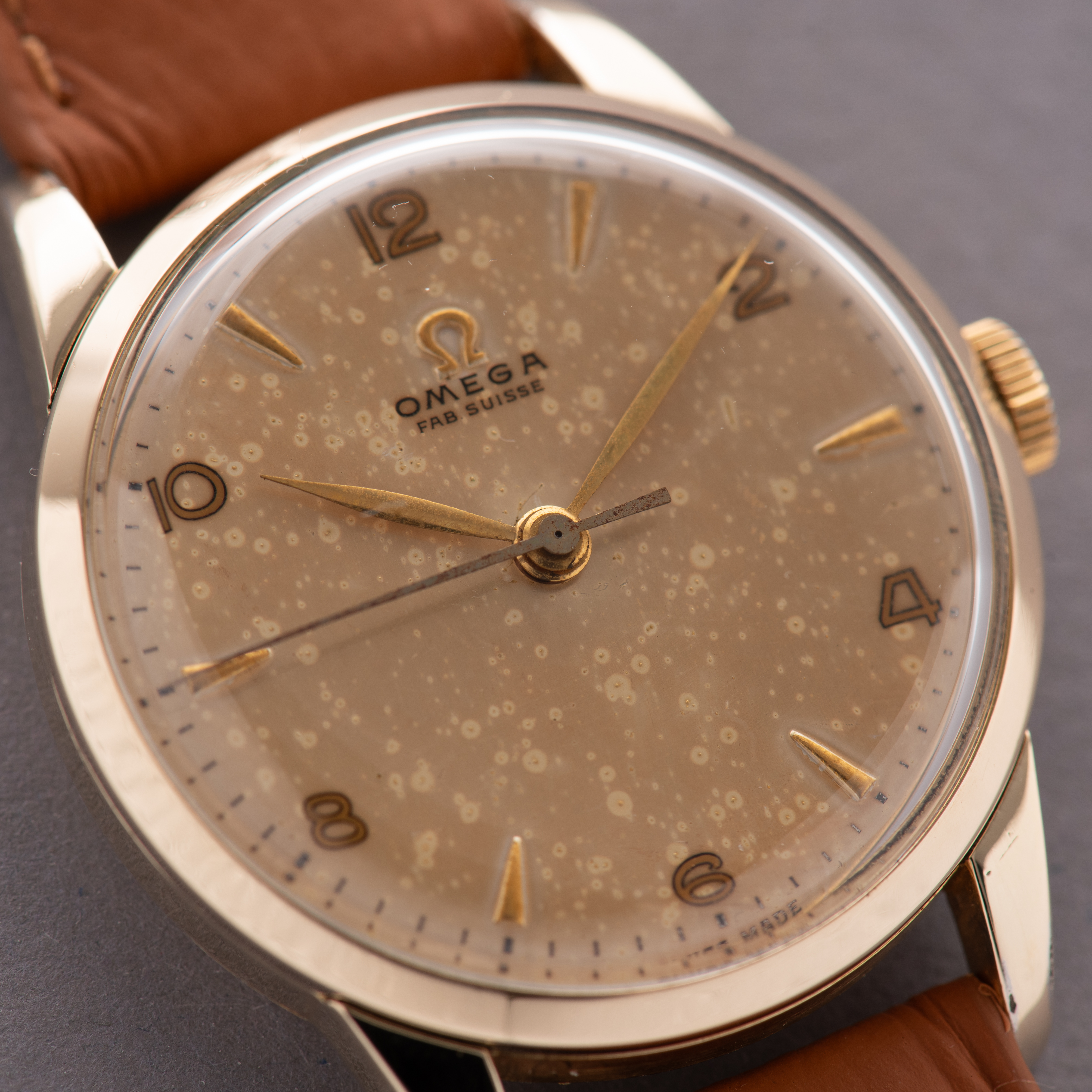Zicht op Omega mécanique cal 283 réf 2513-2 from 1950