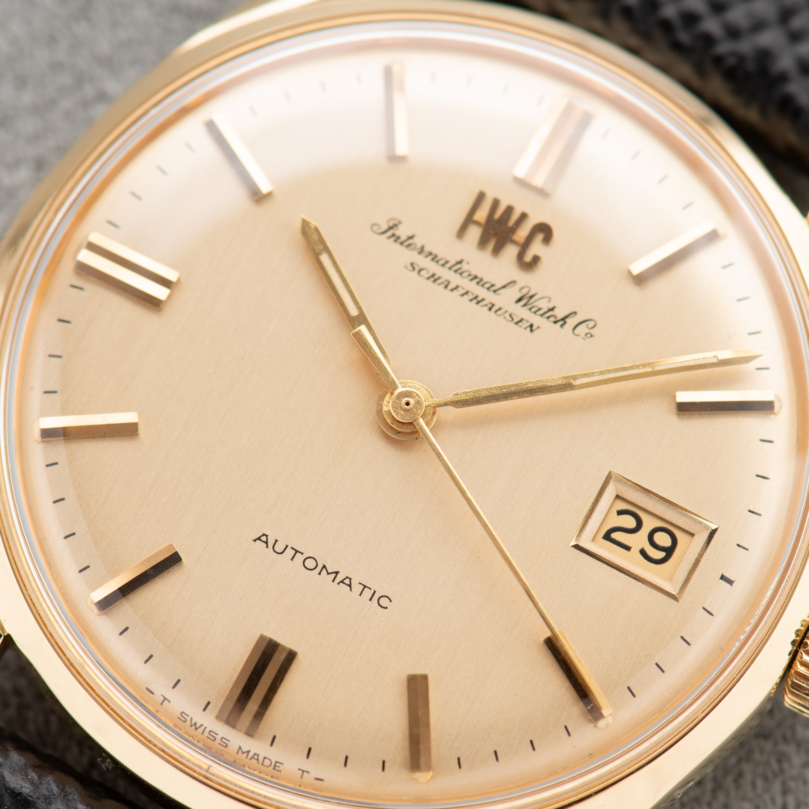 View of IWC International Watch Co Schaffhausen Automatic cal 8541 réf R810A