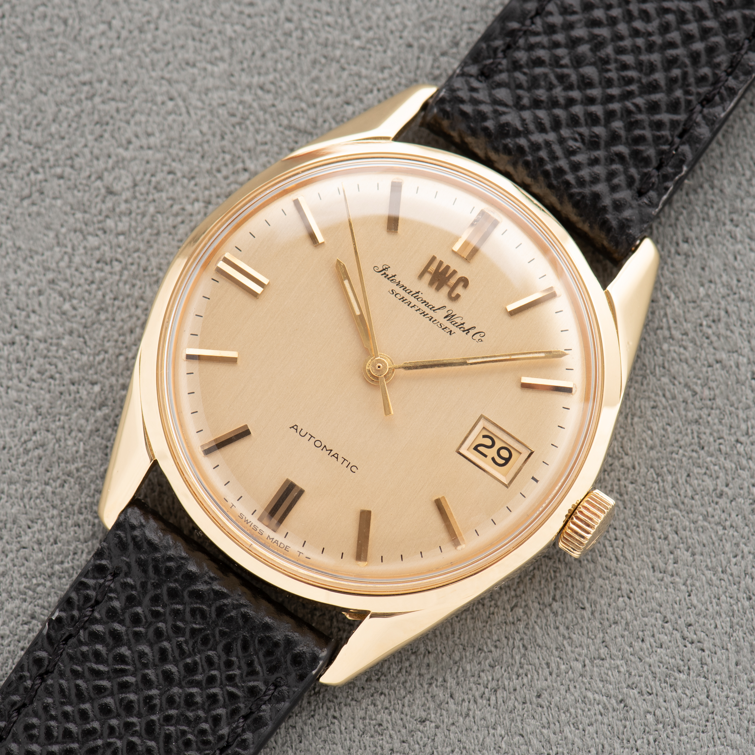 View of IWC International Watch Co Schaffhausen Automatic cal 8541 réf R810A