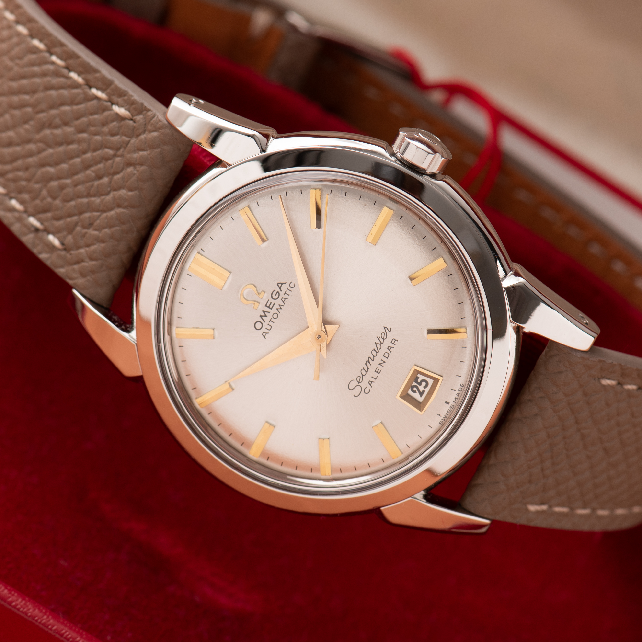 View of Omega Automatic Seamaster Calendar Ref 2627-5SC from 1954 with original box
