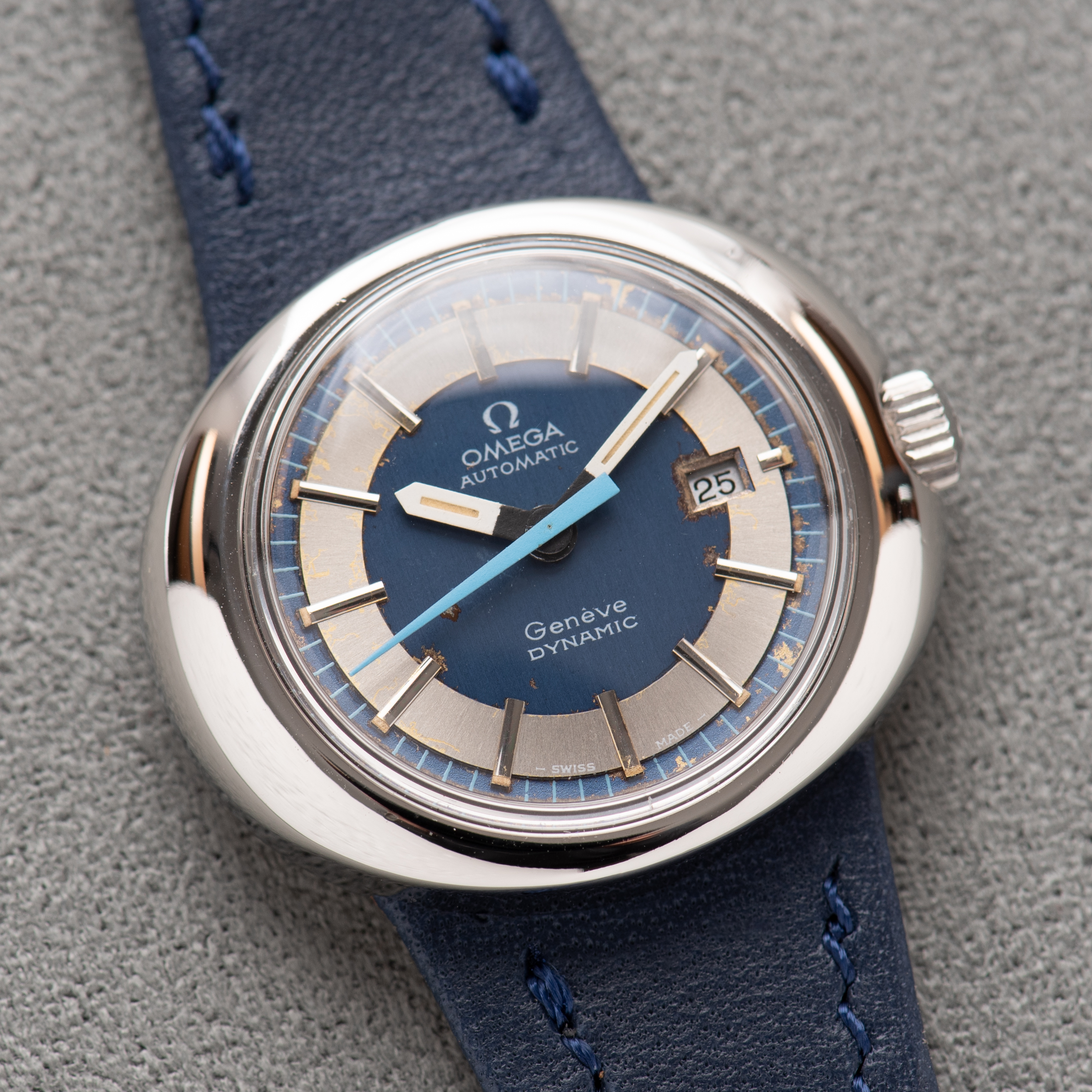 View of Omega Automatic Genève Dynamic Woman Date Grey/blue Dial Réf 566.015 from 1971
