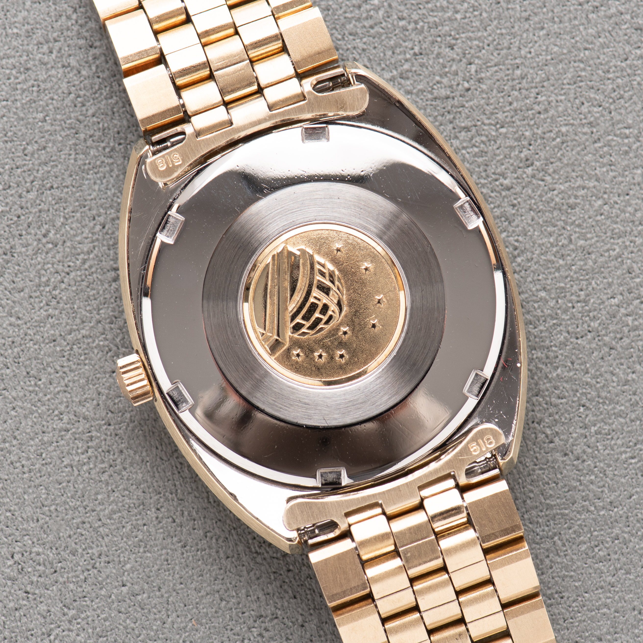 Zicht op Omega Constellation Chronometer C-shape 14K Gold Capped from 1968 Réf 168.017SP