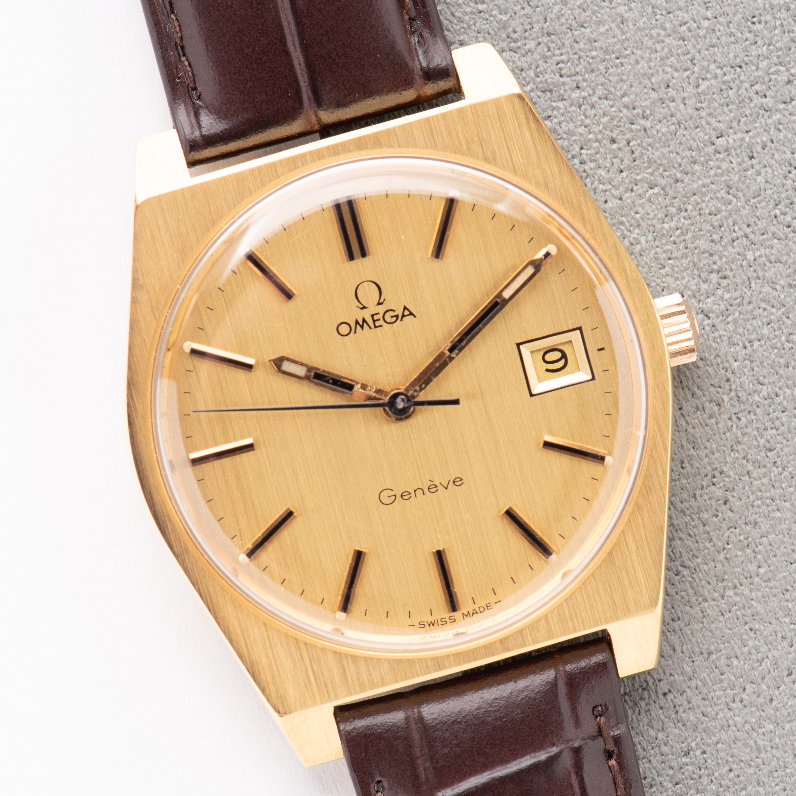 Vue de Omega Genève Date Gold Dial Réf 136.0049 from 1972