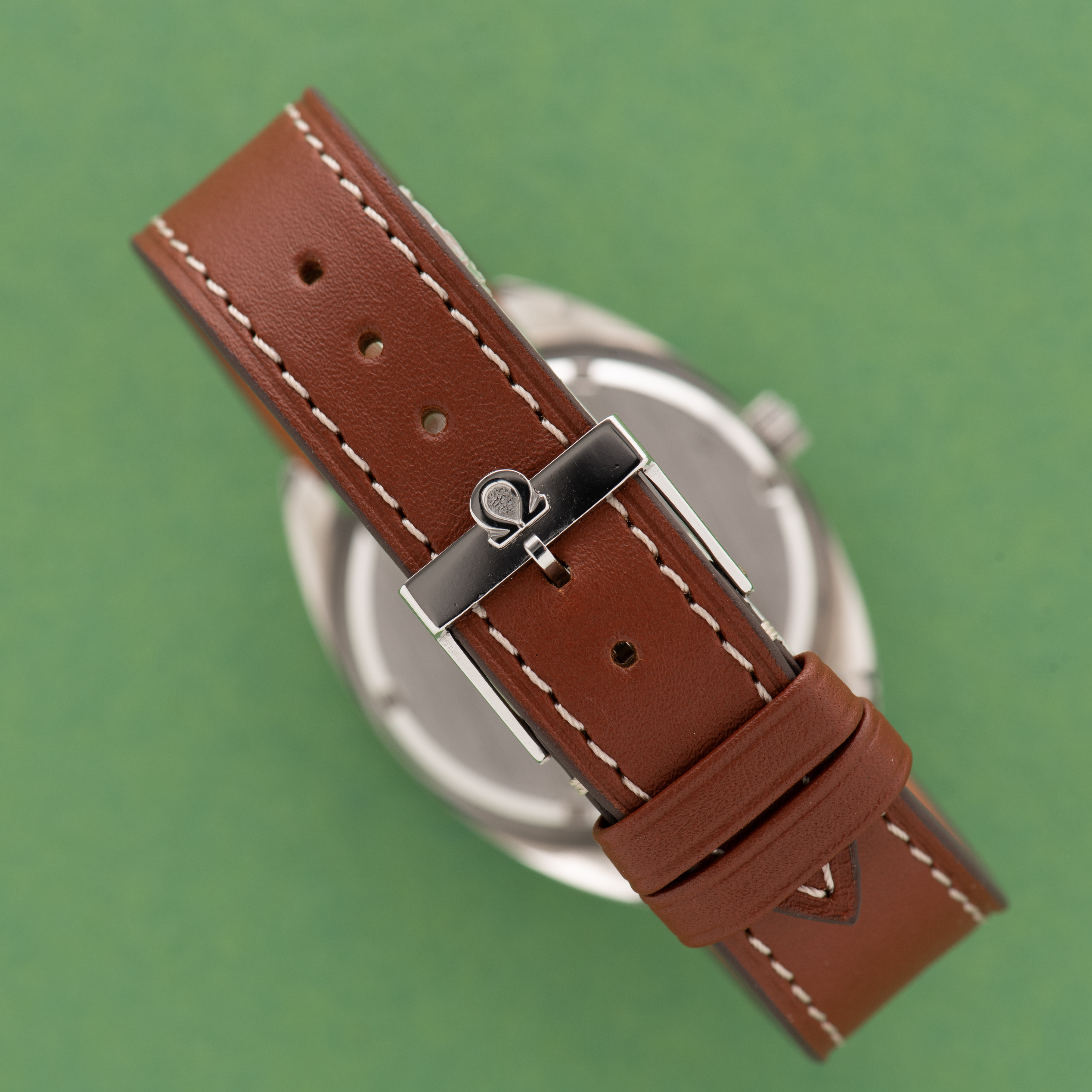 Zicht op Omega Ranchero Automatic Date "Belgian market" black dial réf 136.0106 from 1974