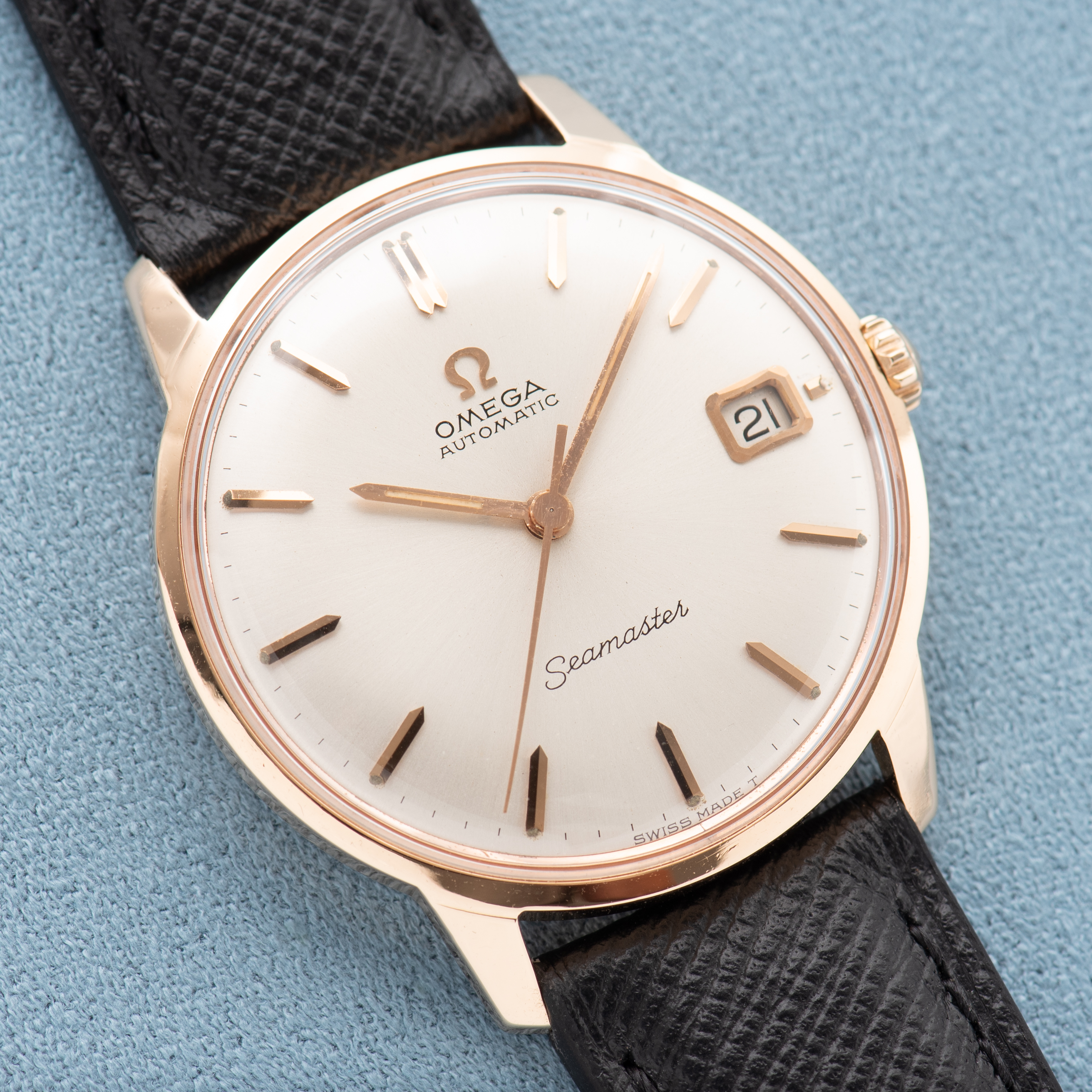 Vue de Omega Automatic Seamaster Date Pink Gold 18k from 1965 Réf 166.001