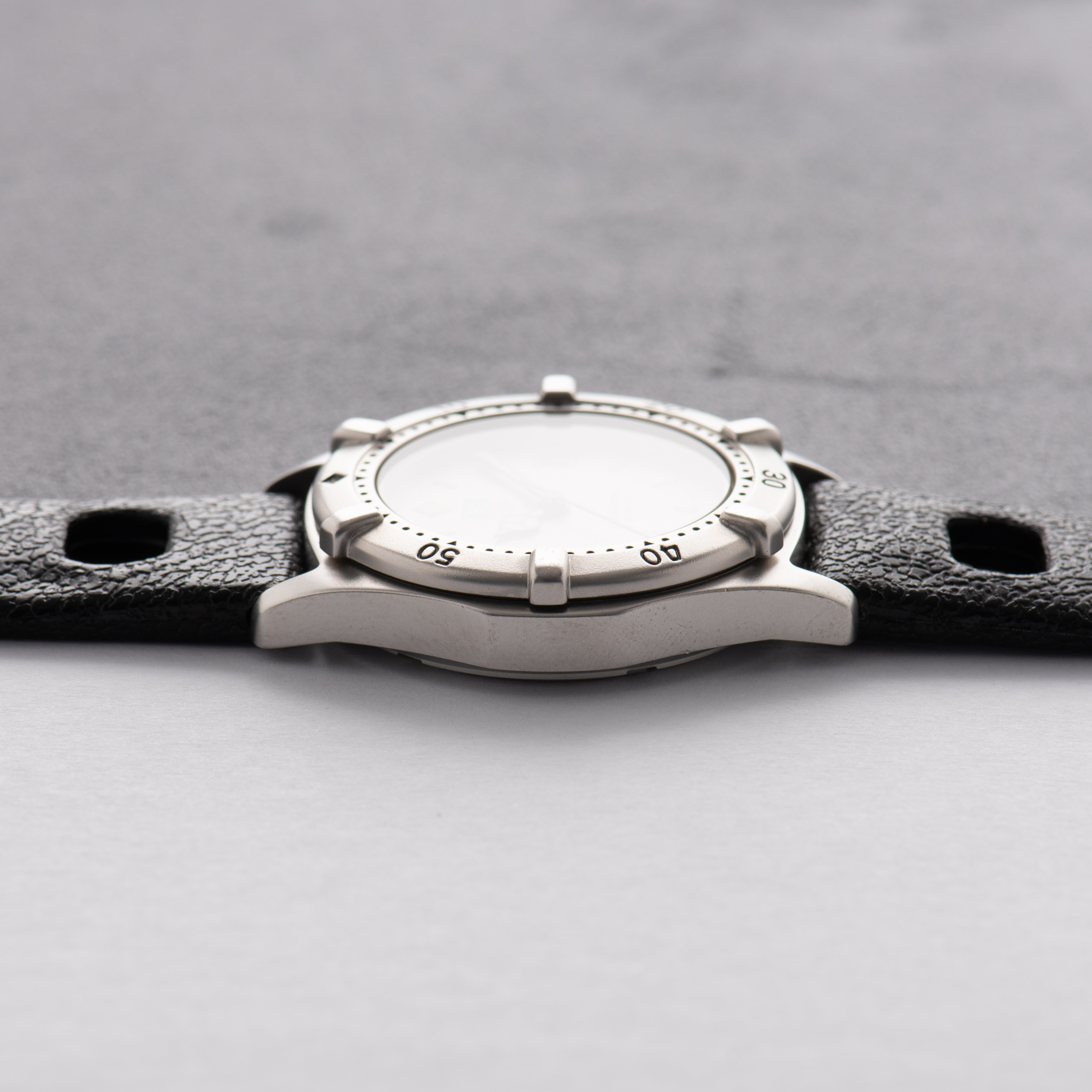 Vue de TAG Heuer Professional 200 meters Diver New Old Stock Réf 962.213