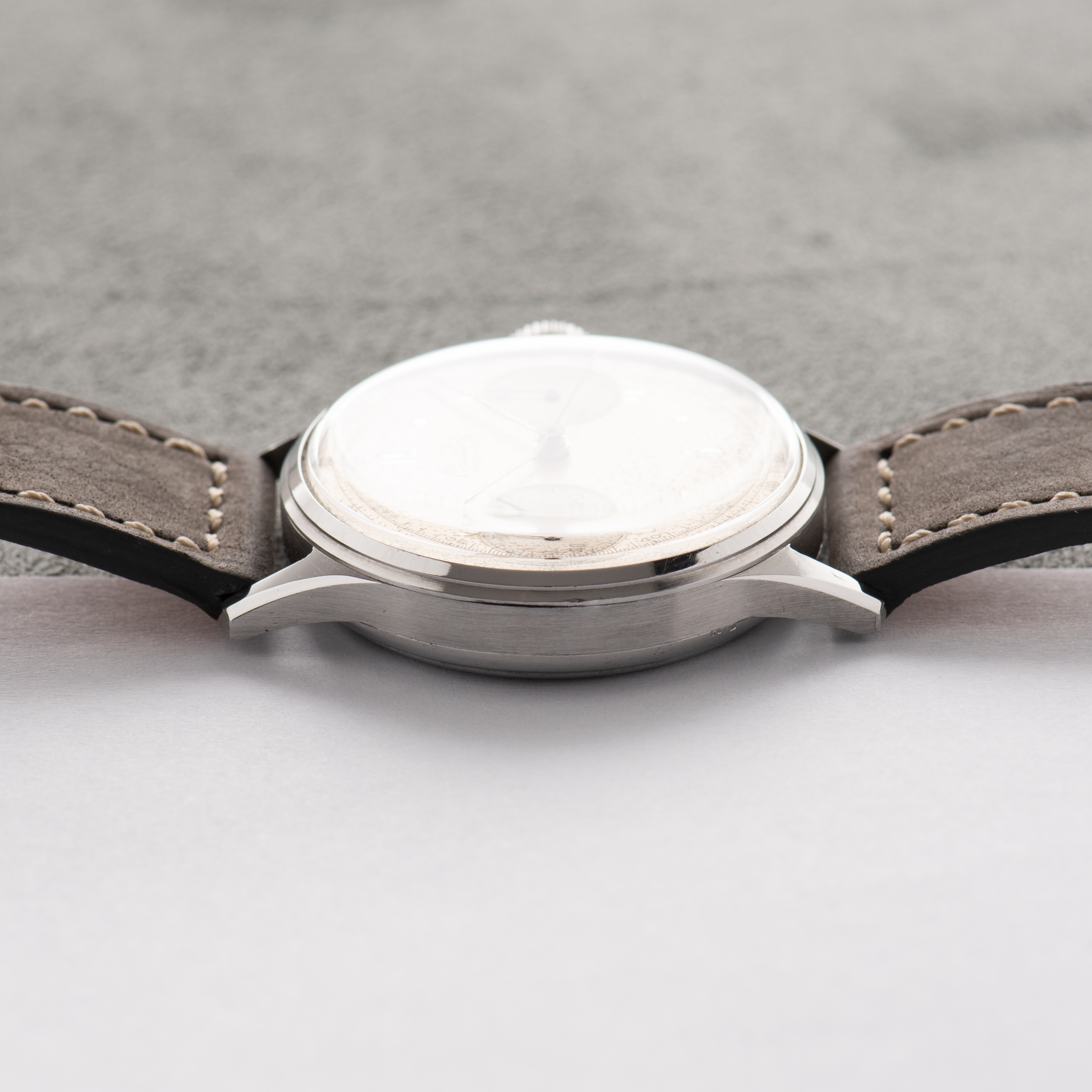 Vue de Breitling Premier Chronograph Unpolished Crème Dial Venus 150 Réf 789 from 1950