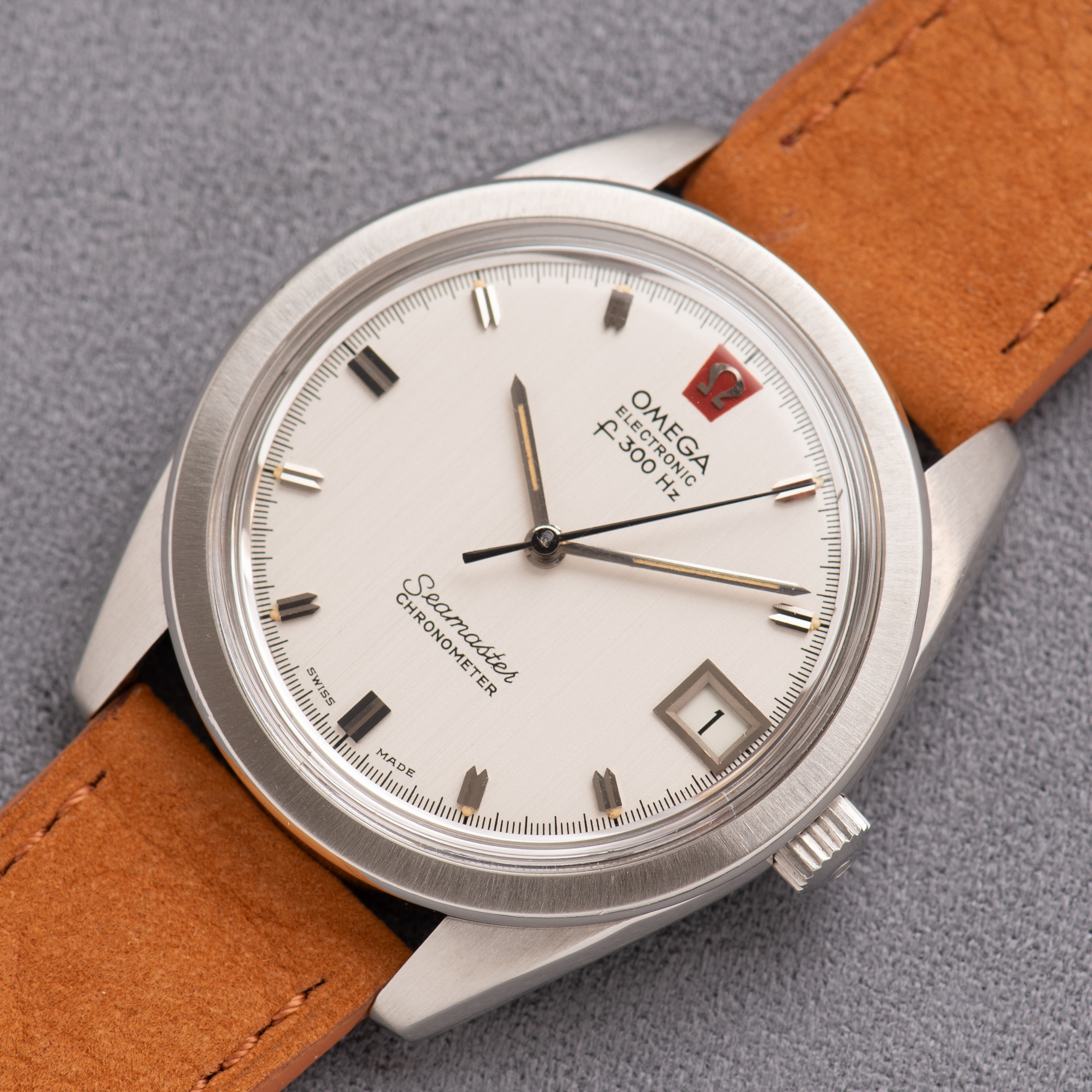 Vue de Omega Electronic Seamaster Chronometer F300 Hz Silver Dial from 1972 Réf 198.001