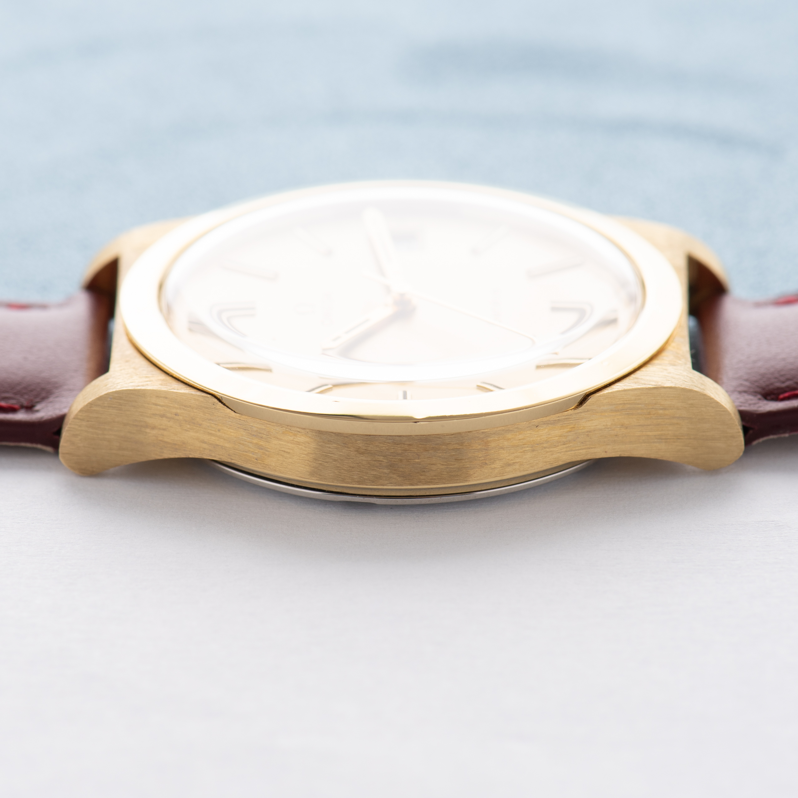 View of Omega Genève Mécanique Gold dial Réf 136.0102 from 1974