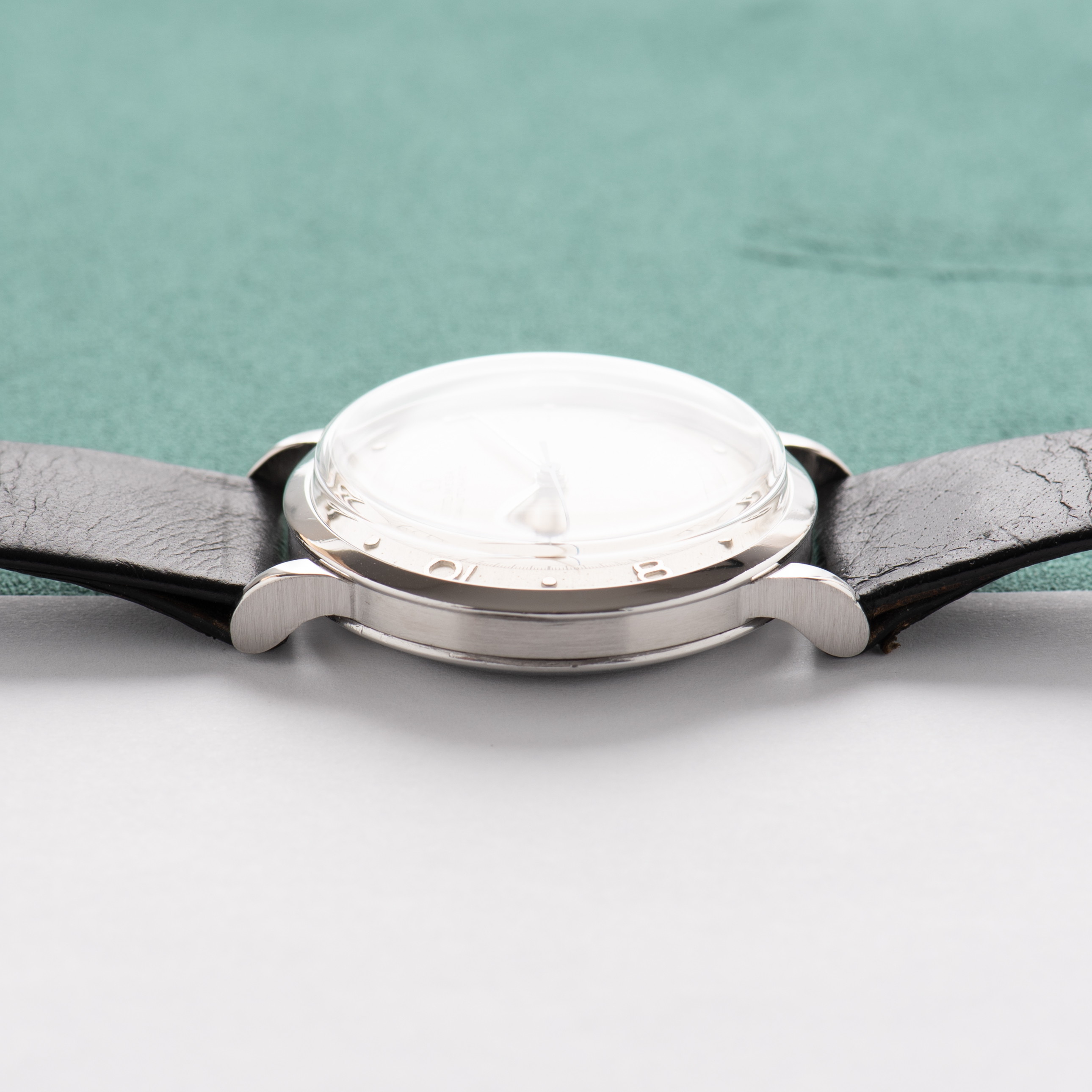 Zicht op Omega Centre Tweede Automatic Bumper Silver Dial Ref. 2445 1944