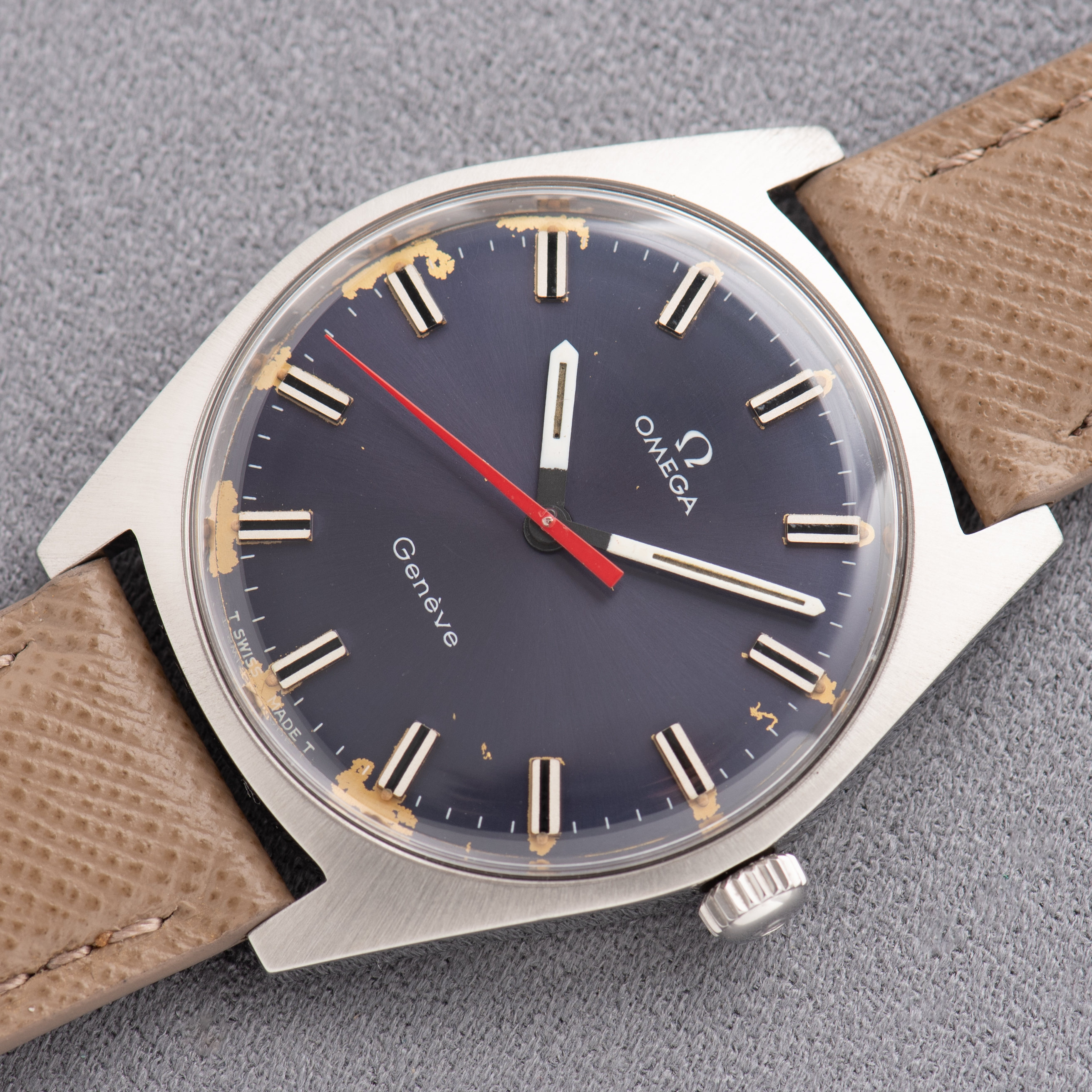 Vue de Omega Genève Blue Patina dial Ultraman Réf 135.041 from 1968