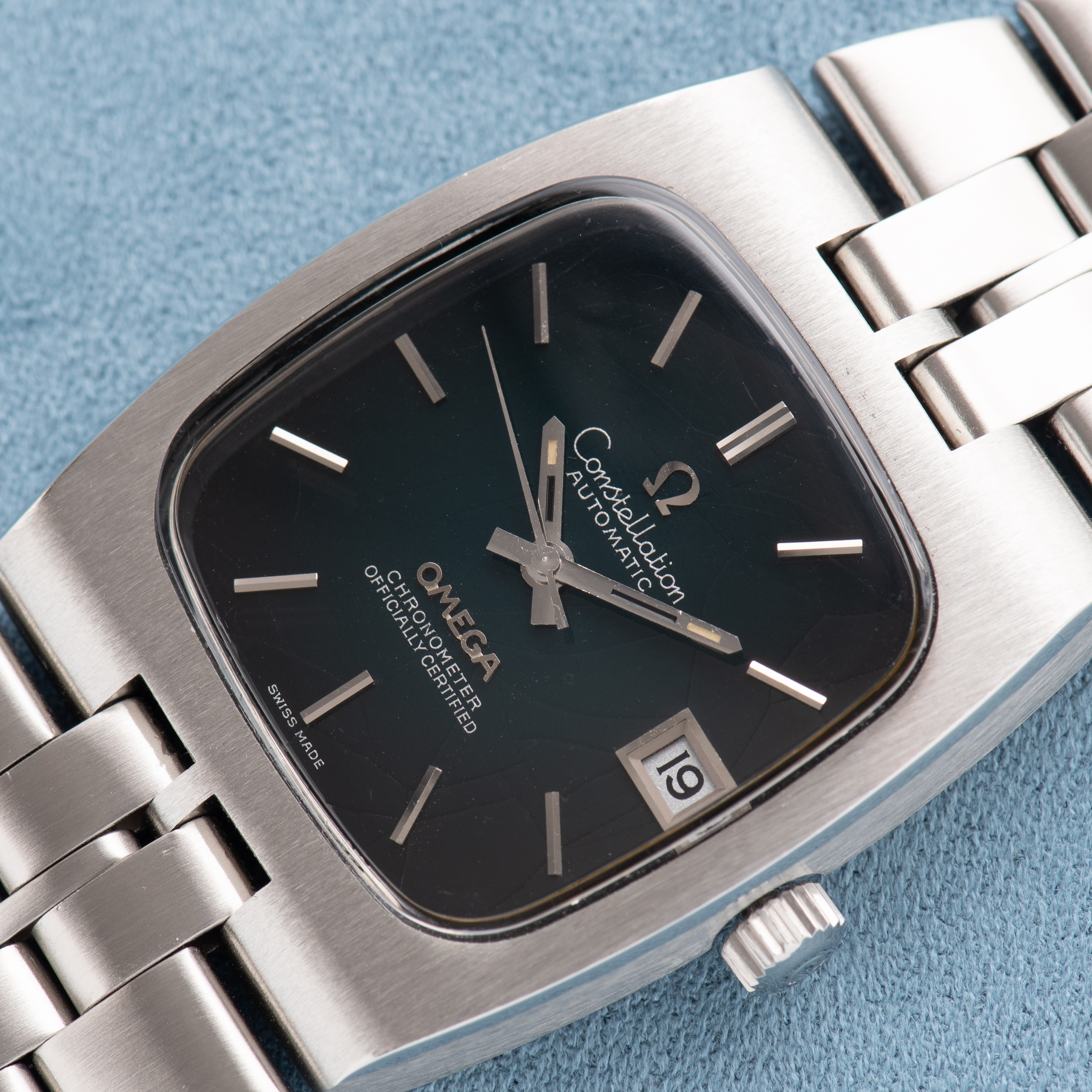 Zicht op Omega Constellation Automatic Chronometer "spider green/black dial" ref 168.0044